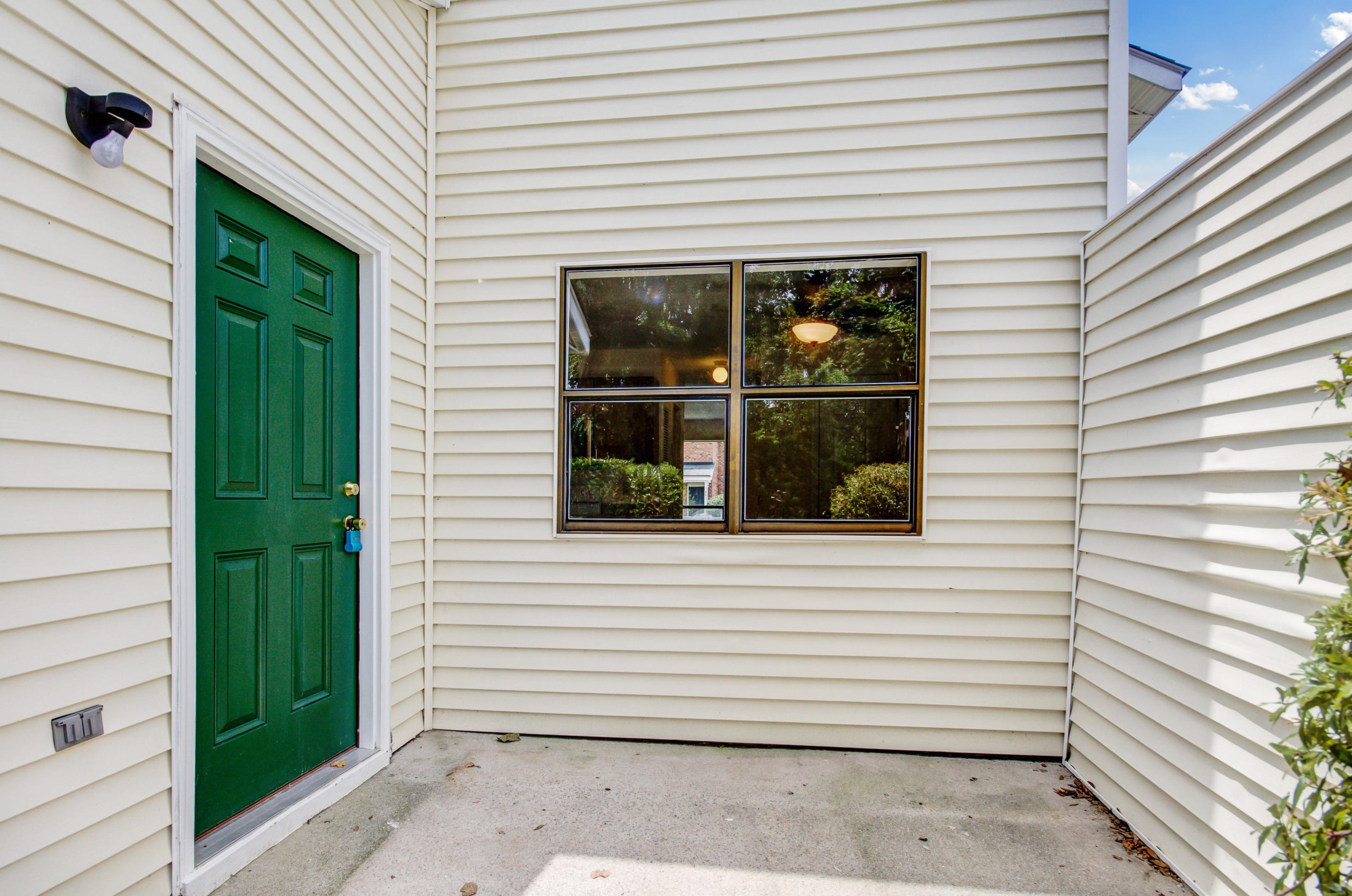 1420 Dove Run Dr, Charleston SC 29412-3734 exterior