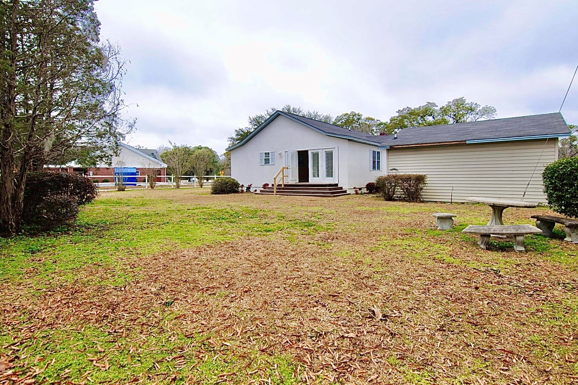 202 Live Oak Dr, Moncks Corner, SC 29461-3704