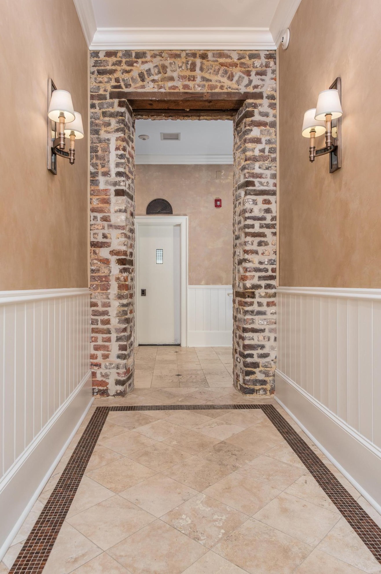85 Cumberland St, Charleston SC  29401-3142 exterior