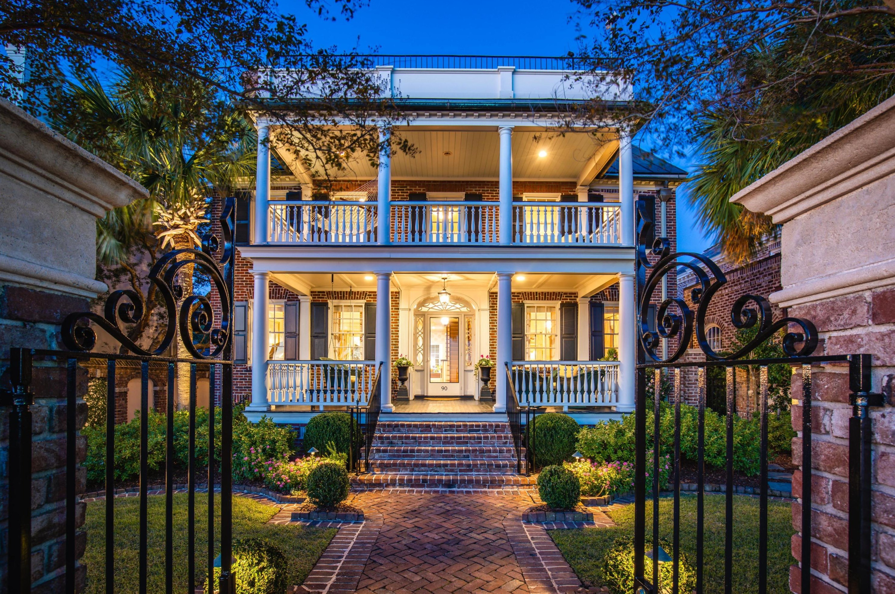 90 Murray Blvd, Charleston, SC 29401-1803