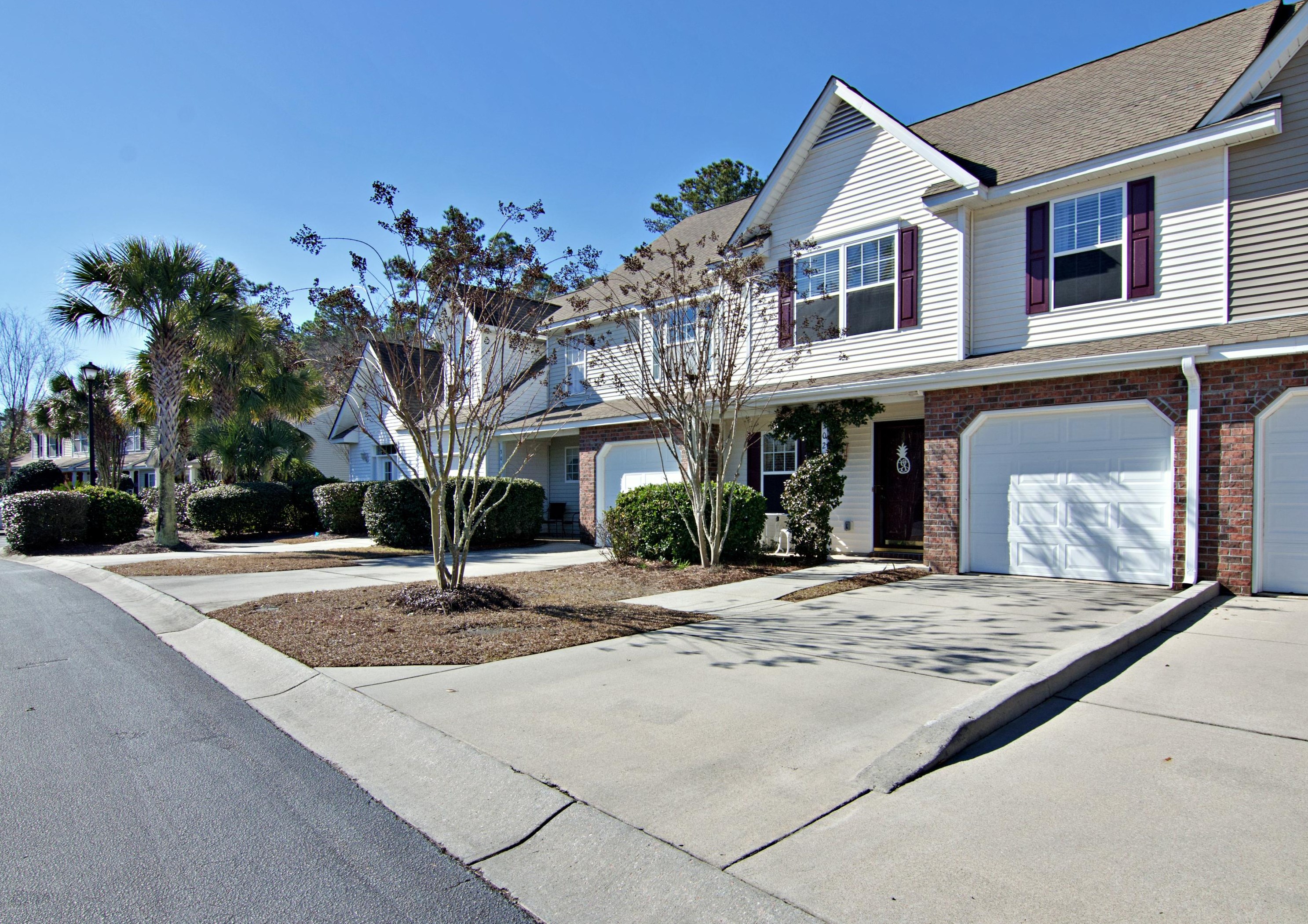 302 Pine Bluff Dr, Summerville, SC 29483-1637