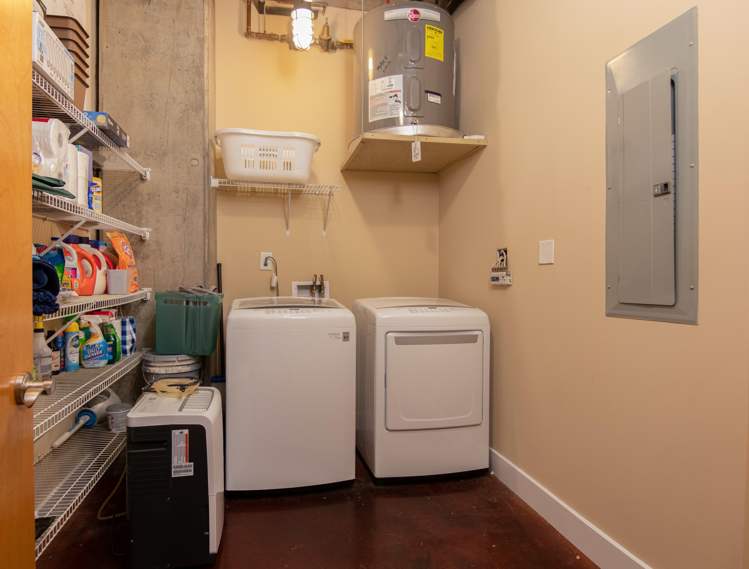 150 Bee St, Charleston SC  29401-5701 exterior