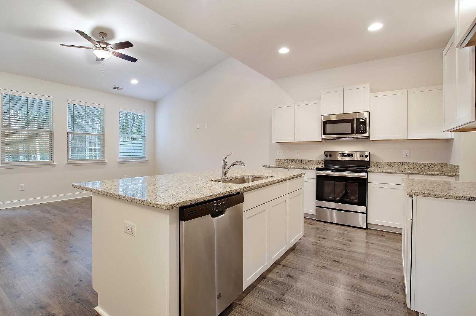 7812 Park Gate Dr, Charleston, SC 29418-3686