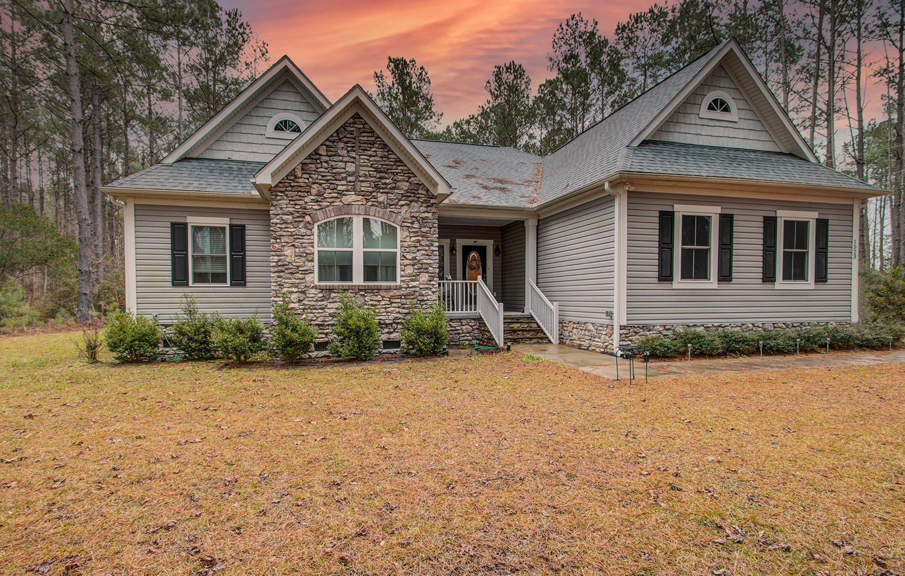 1523 Givhans Rd, Ridgeville, SC 29472