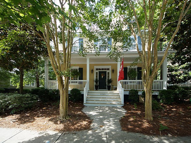 1005 Barfield St, Charleston, SC 29492-7582