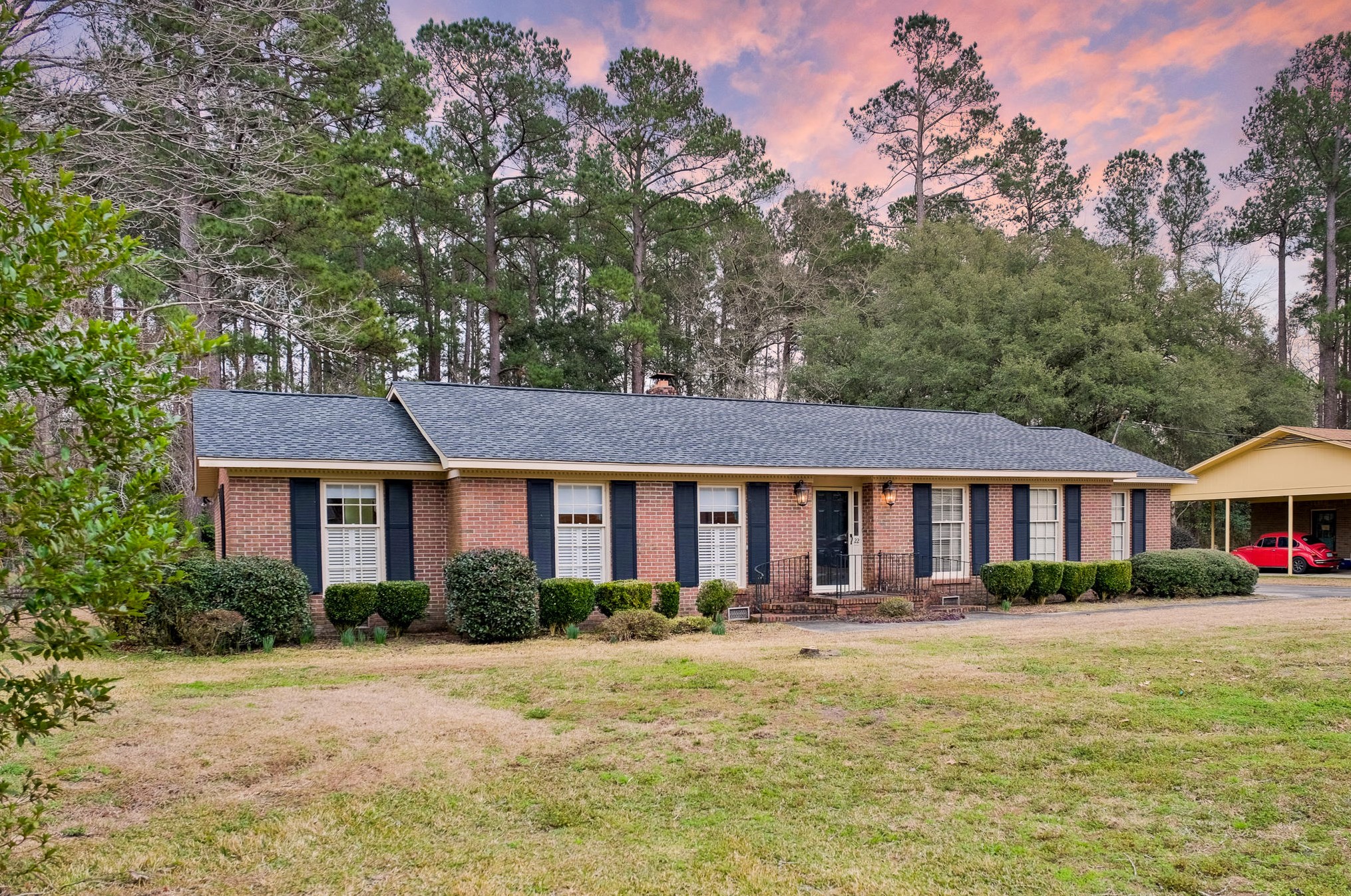 122 Pinewood Dr, Moncks Corner, SC 29461-3810