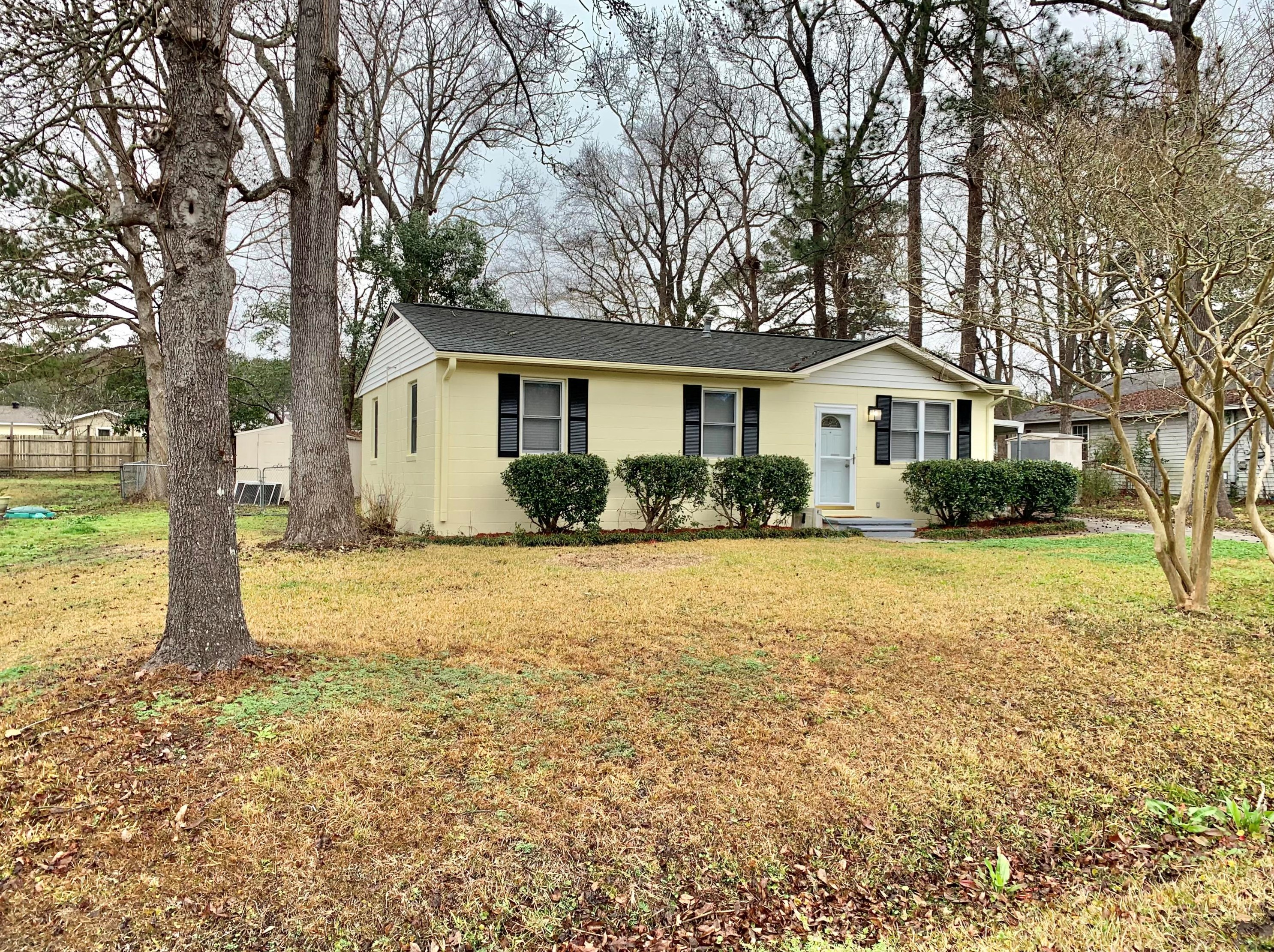 220 Dogwood Ave, Charleston, SC 29445-3017