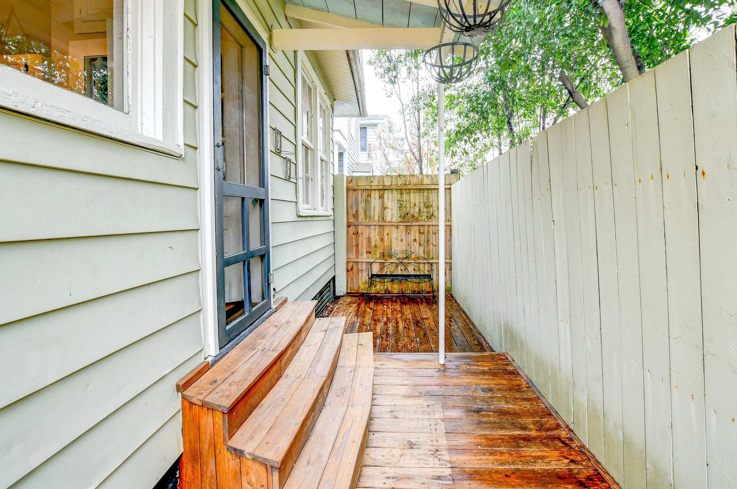 1 Francis St, Charleston SC  29403-4110 exterior