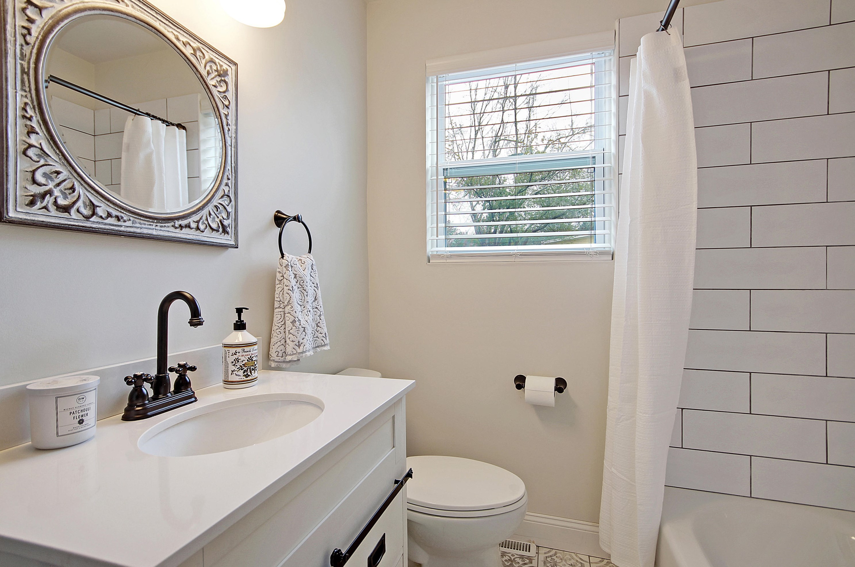 233 Ml Crk Dr, Charleston SC 29407 exterior