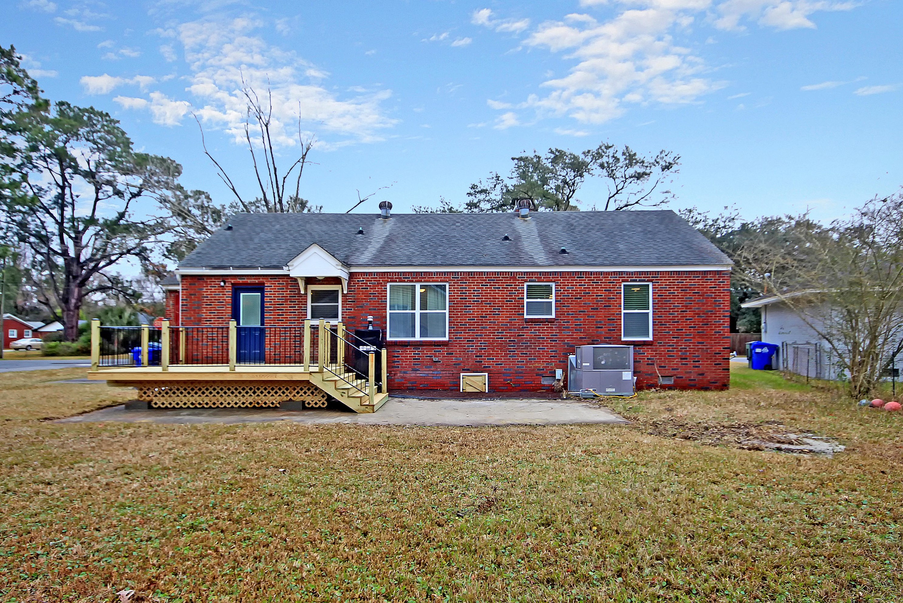 233 Ml Crk Dr, Charleston SC 29407 exterior