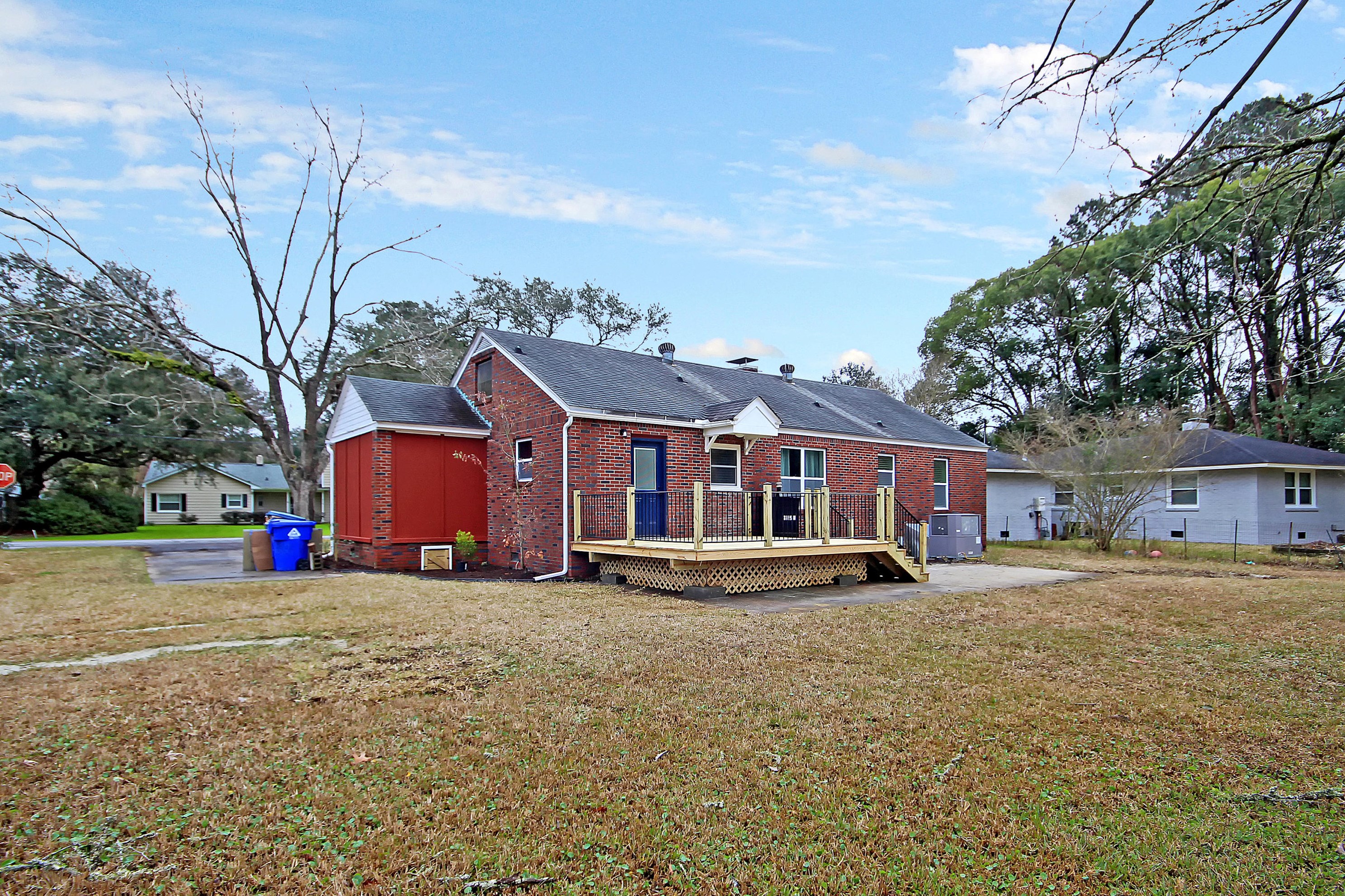 233 Ml Crk Dr, Charleston SC 29407 exterior