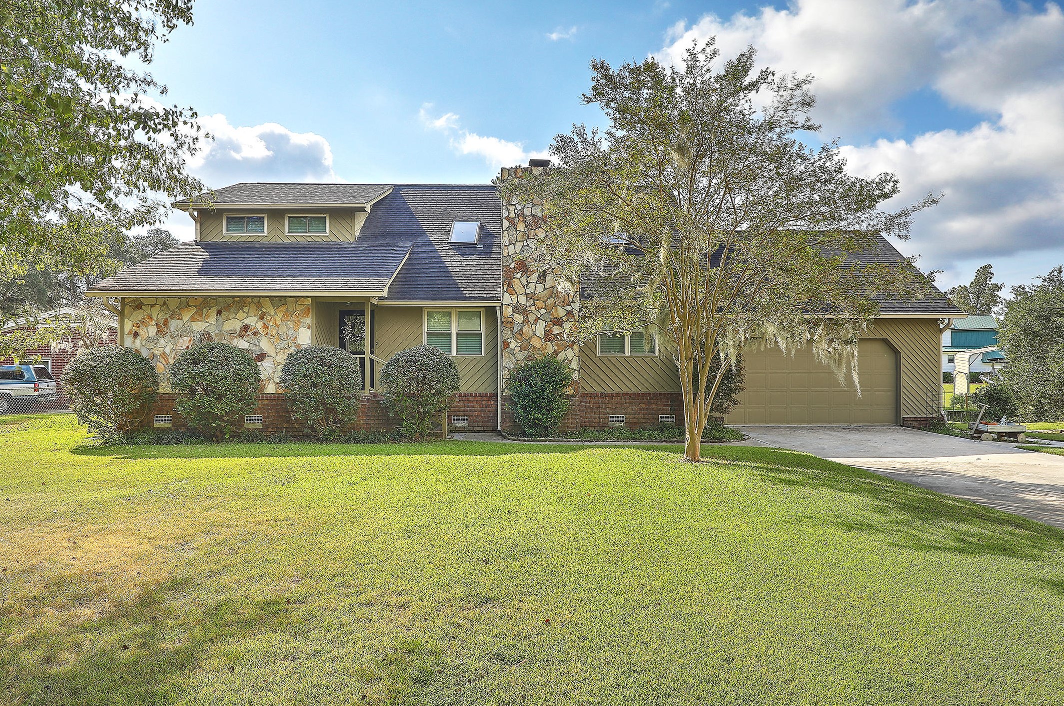 1913 Rock Fish Rd, Moncks Corner, SC 29461-7037