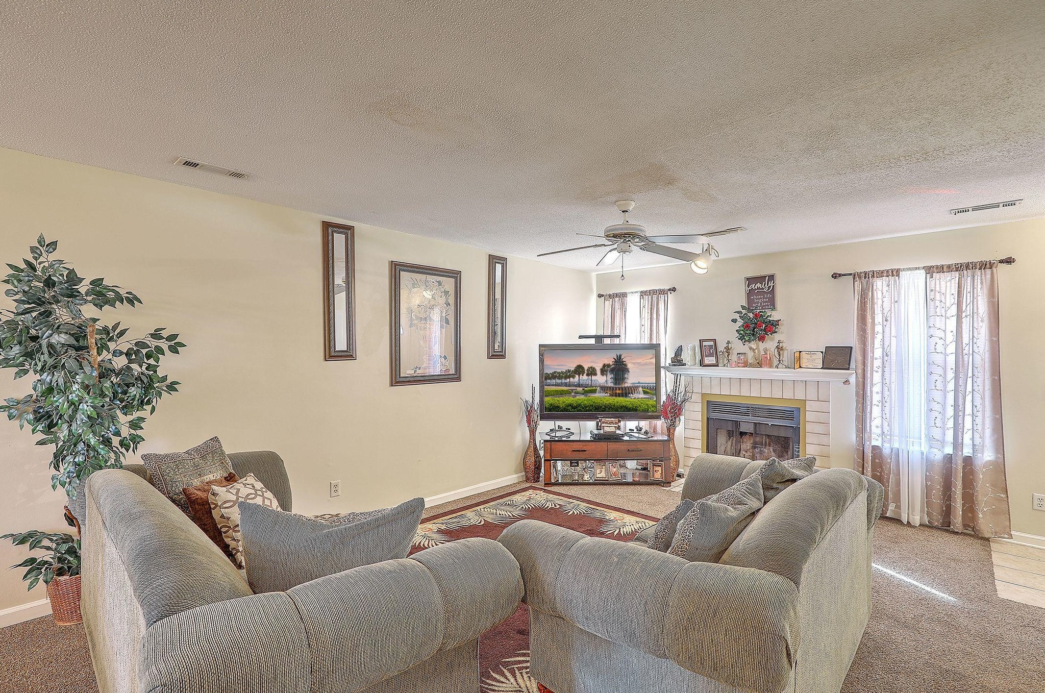 198 Pineshadow Dr, Charleston SC  29445-4683 exterior