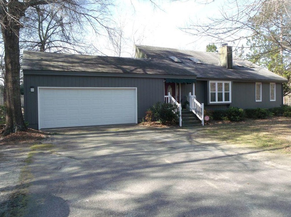 21 Woodland Ln, Saint Matthews, SC 29135