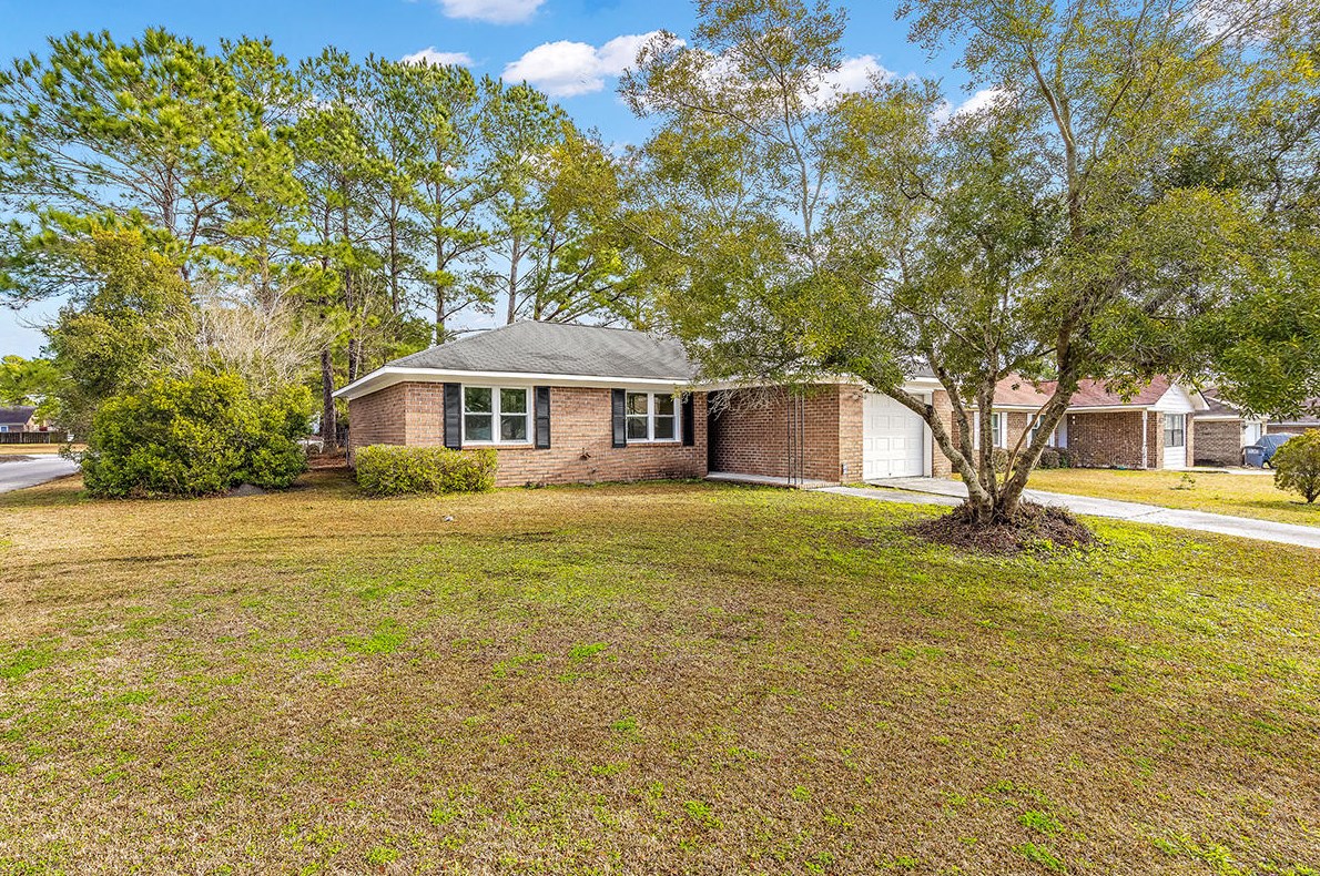 7640 Corley Dr, Charleston, SC 29418-3117