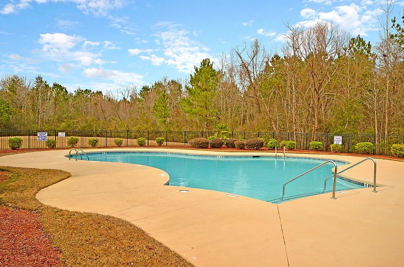 328 Salkahatchie St, Summerville SC  29485-6832 exterior