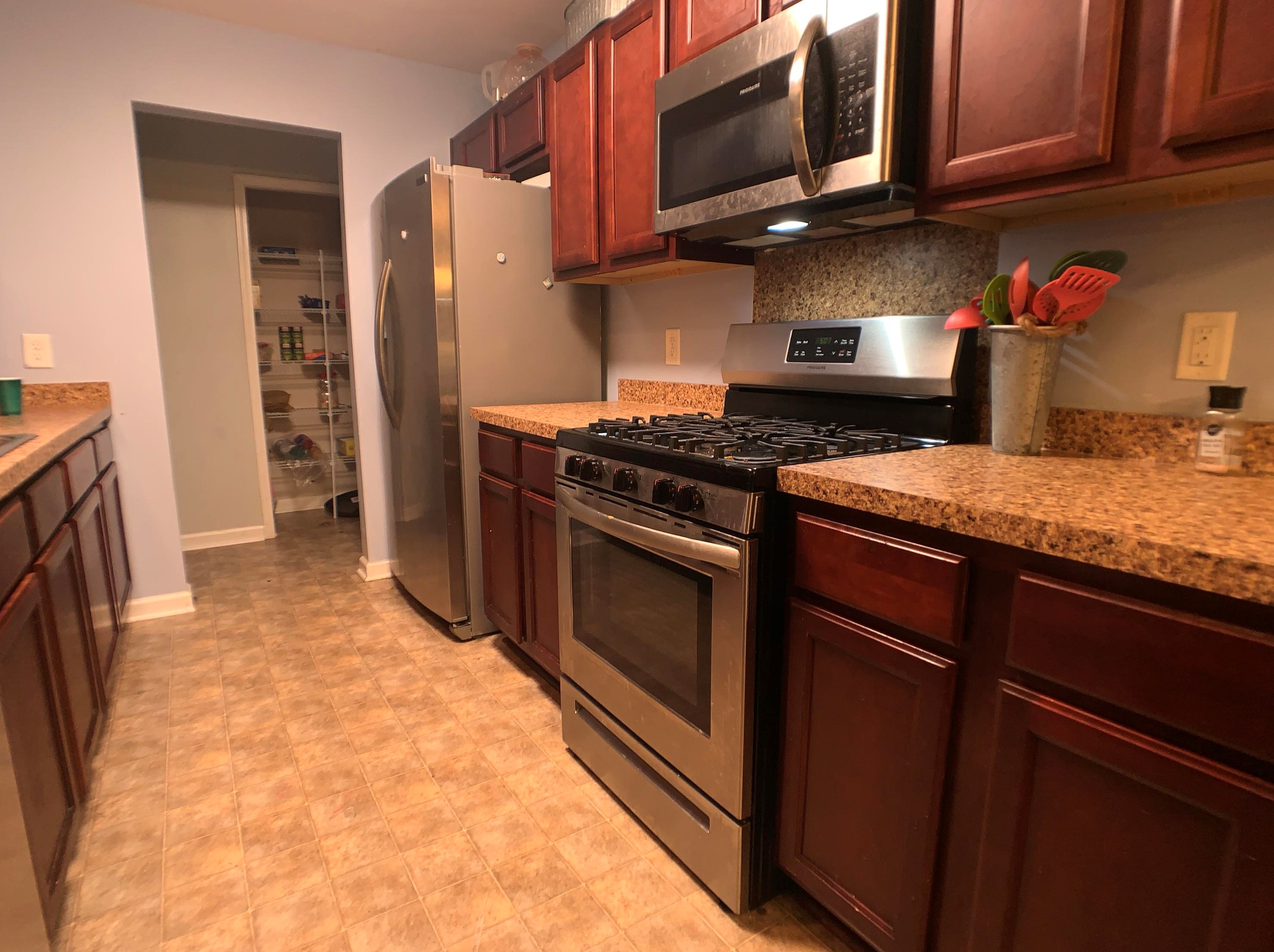 214 Coosawatchie St, Summerville, SC 29485-6807