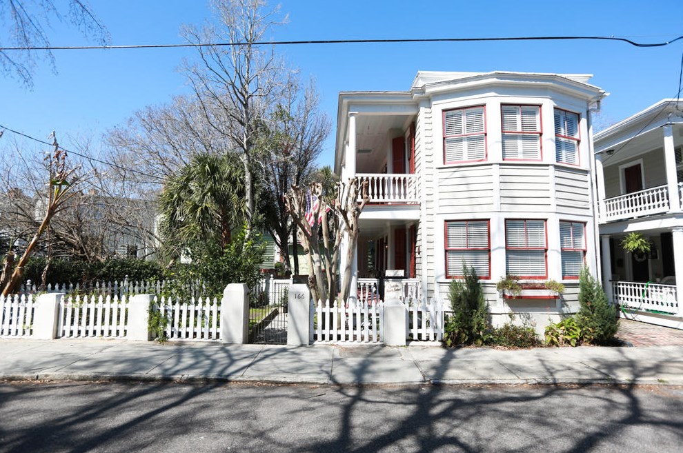 166 Tradd St, Charleston SC  29401-2414 exterior