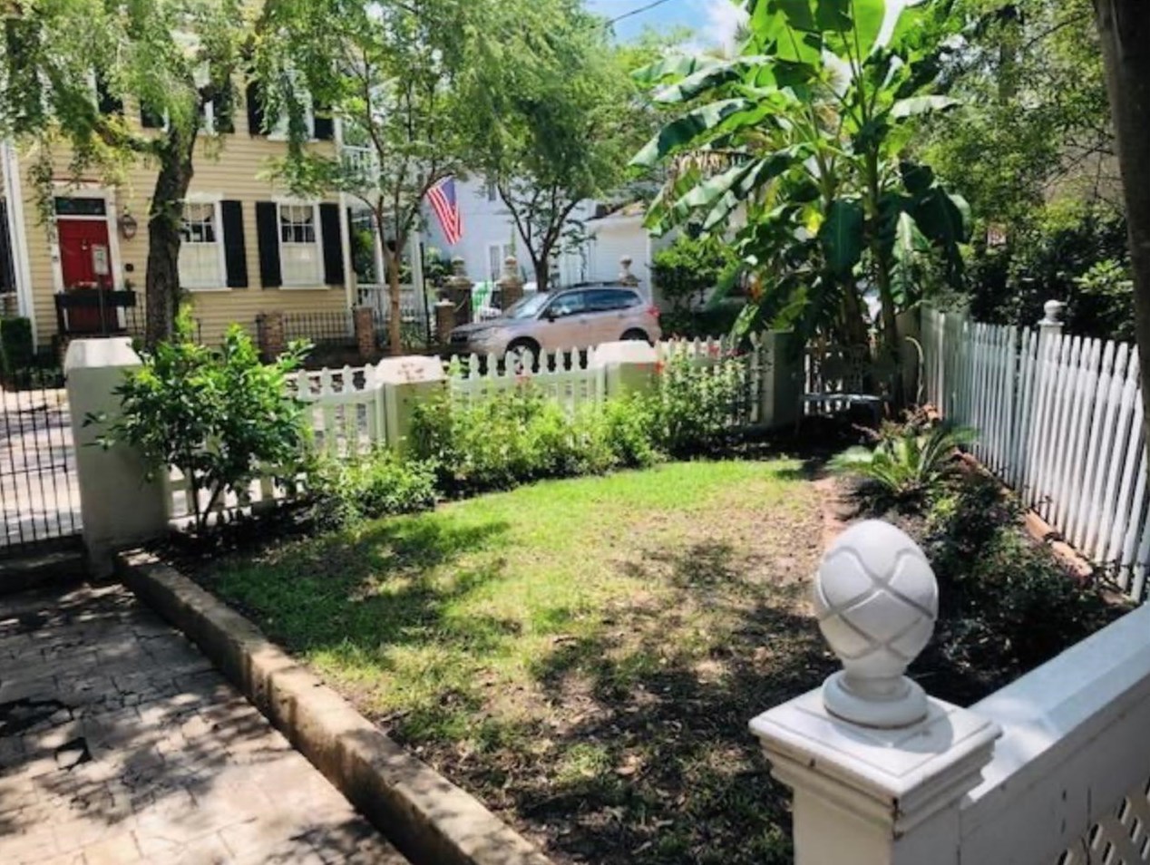 166 Tradd St, Charleston SC  29401-2414 exterior