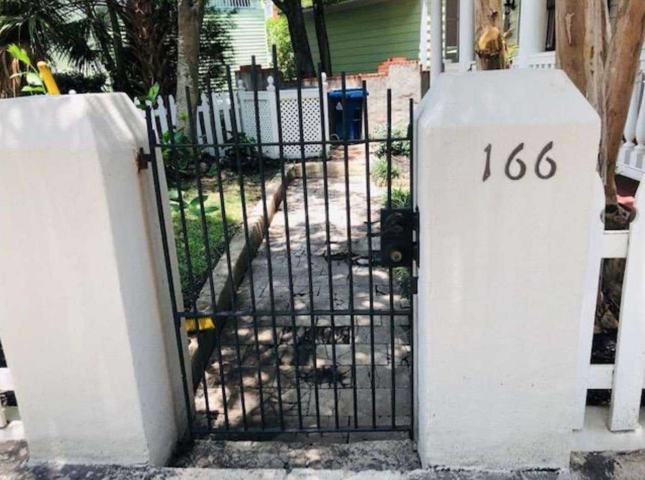 166 Tradd St, Charleston SC  29401-2414 exterior