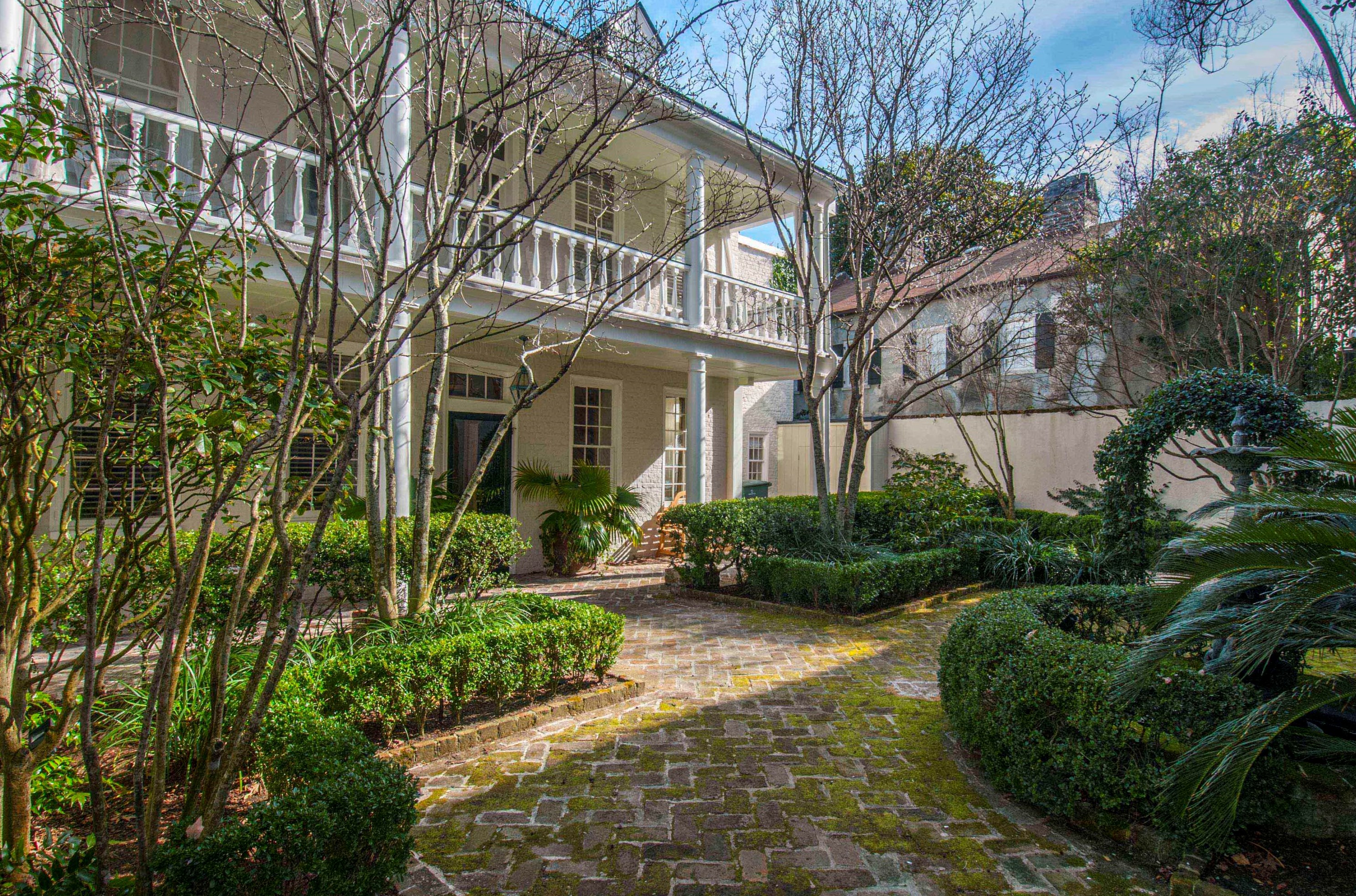 31 Wentworth St, Charleston SC  29401-1621 exterior