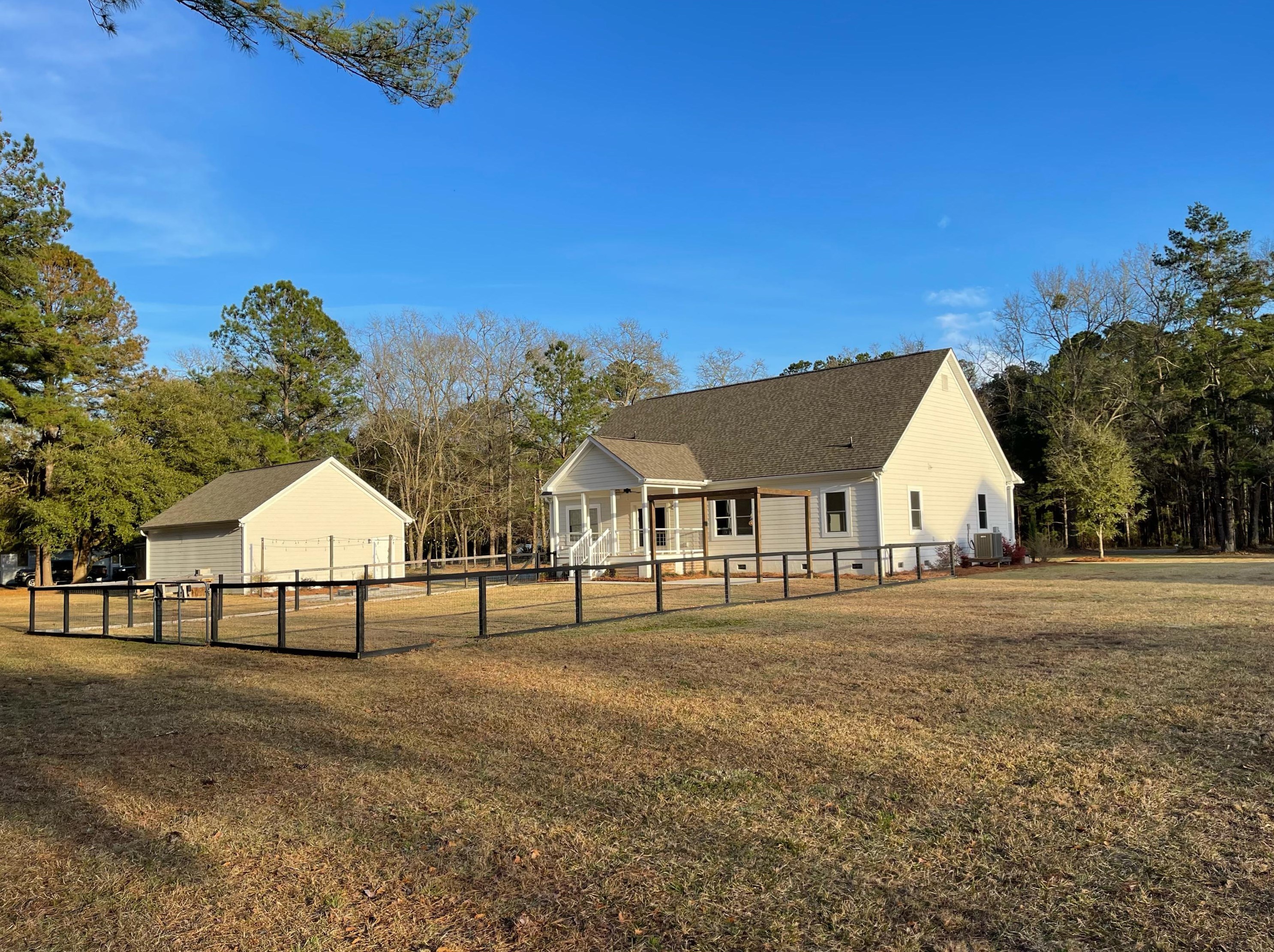 6438 Se Farm House Rd, Ravenel, SC 29470