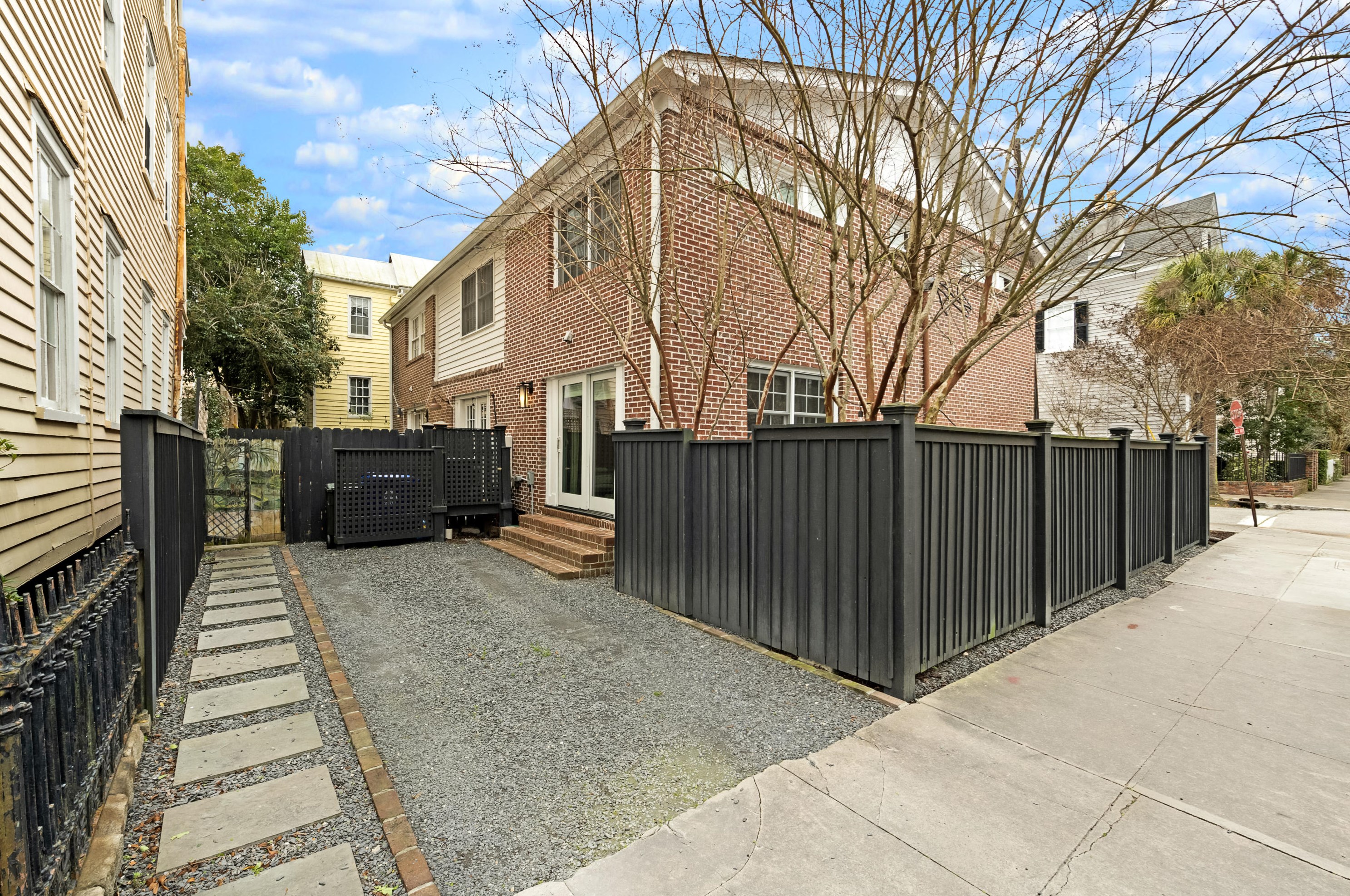 22 Trapman St, Charleston, SC 29401-1913