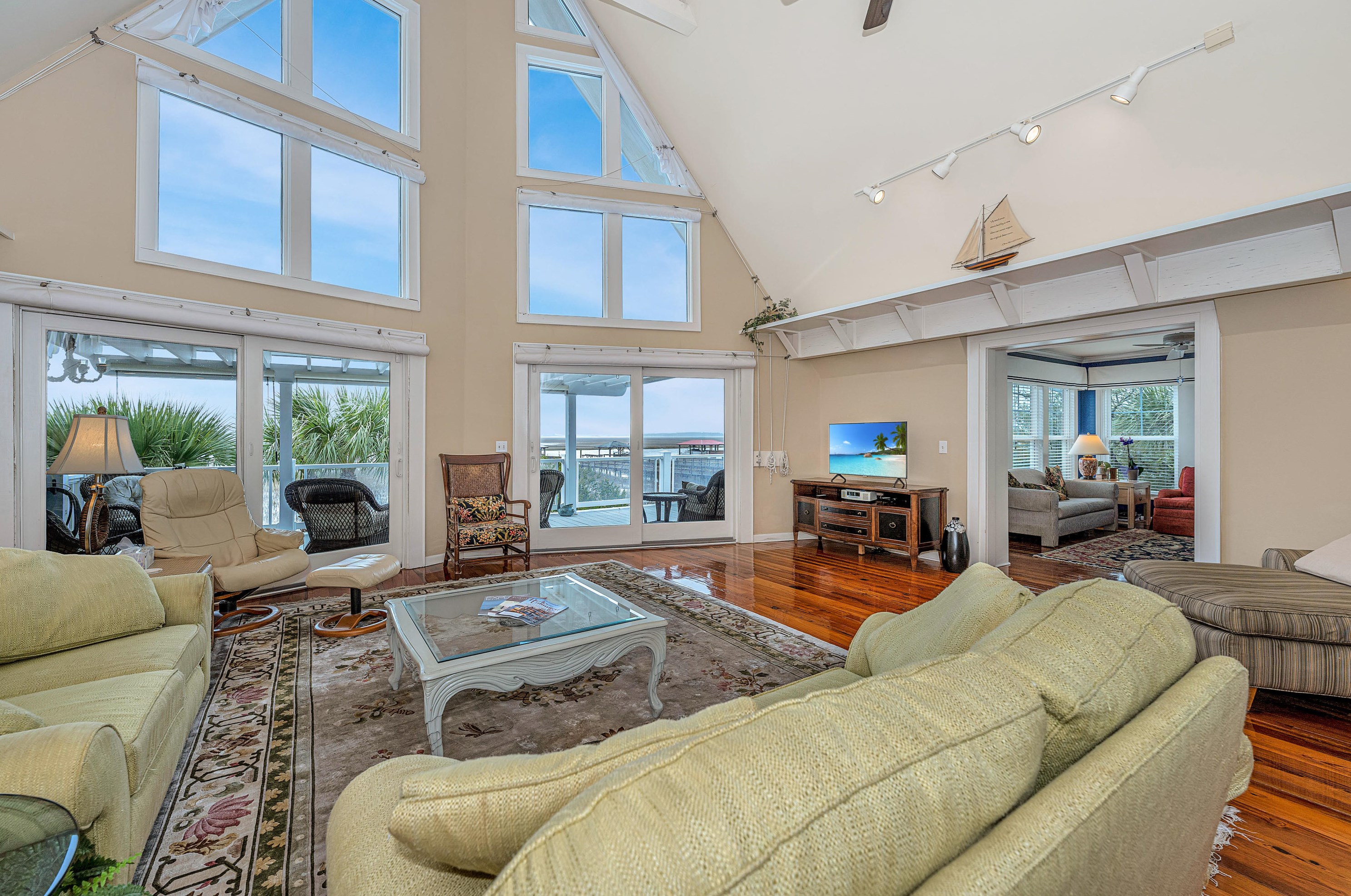 8707 Palmetto Rd, Edisto, SC 29438