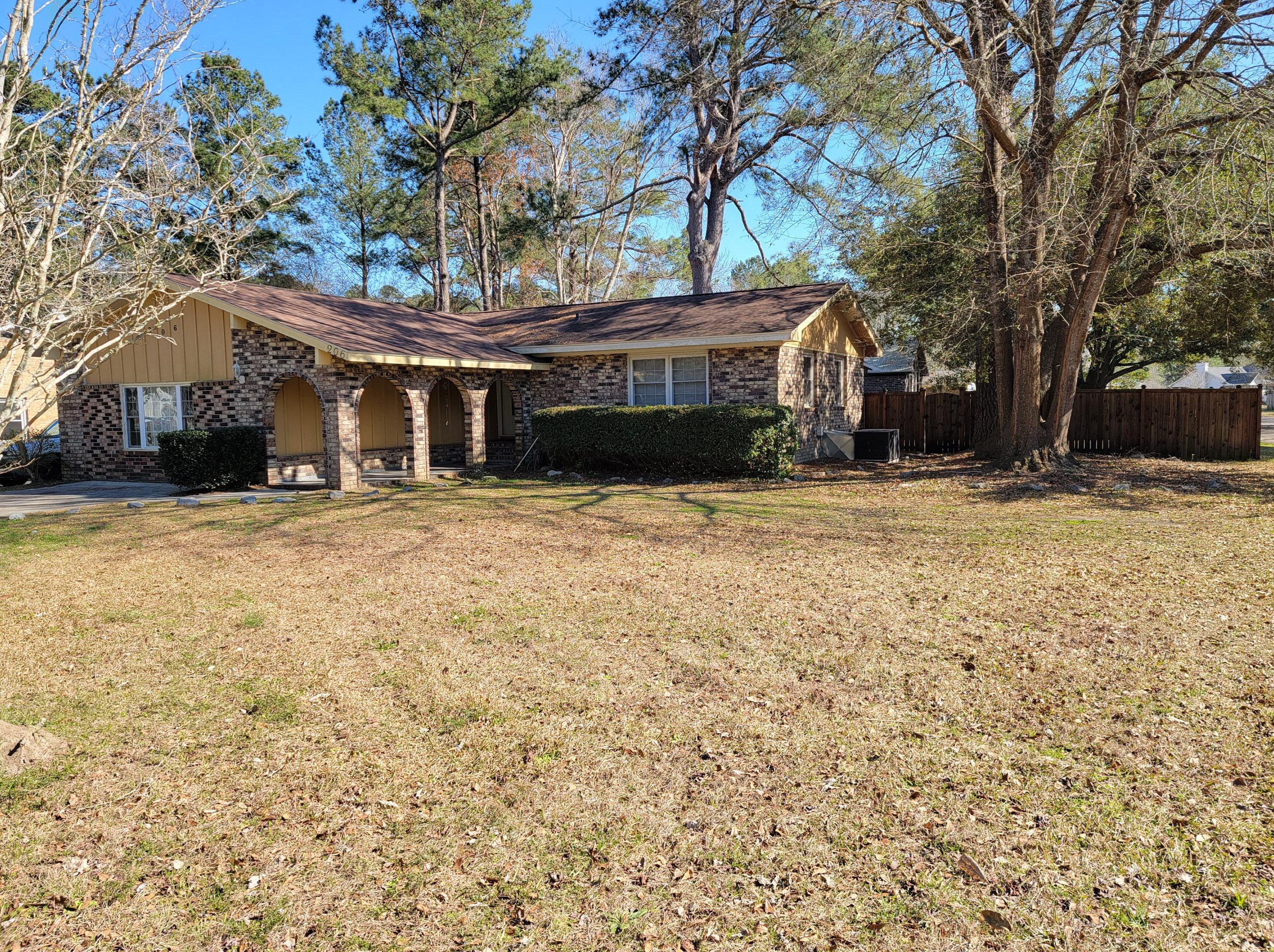 206 Warington St, Summerville, SC 29483-3657