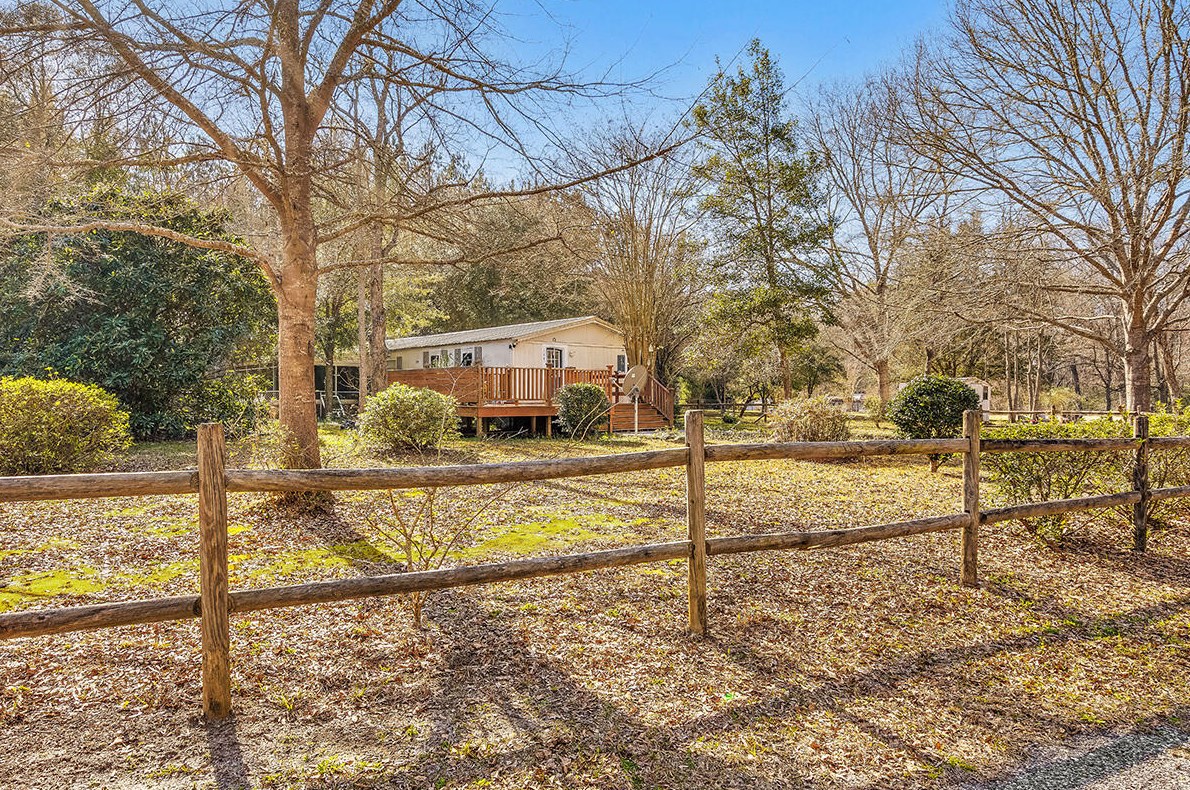 135 Lacey Ln, Cottageville, SC 29435