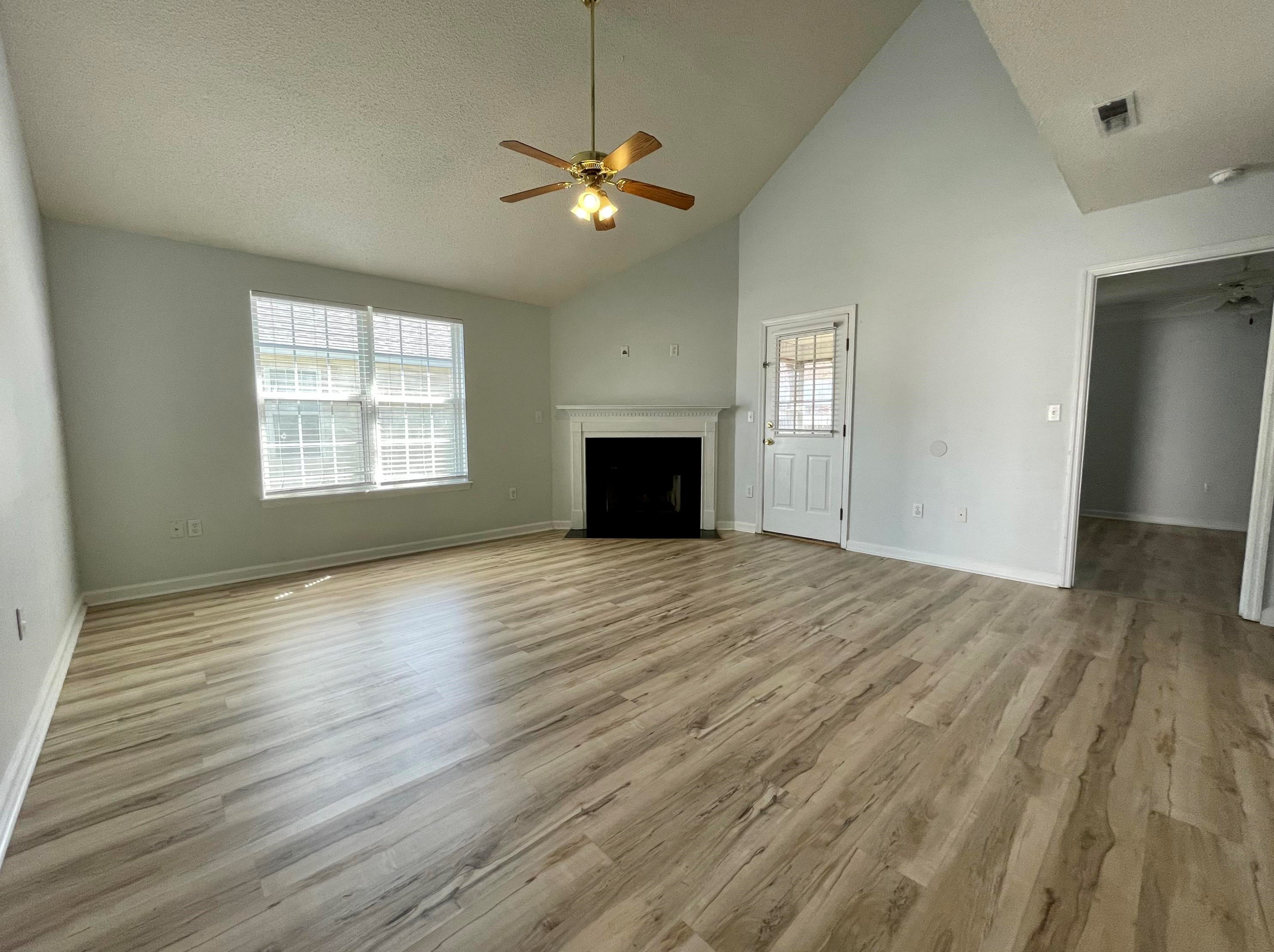 917 Corlis Dr, Charleston, SC 29414-5526