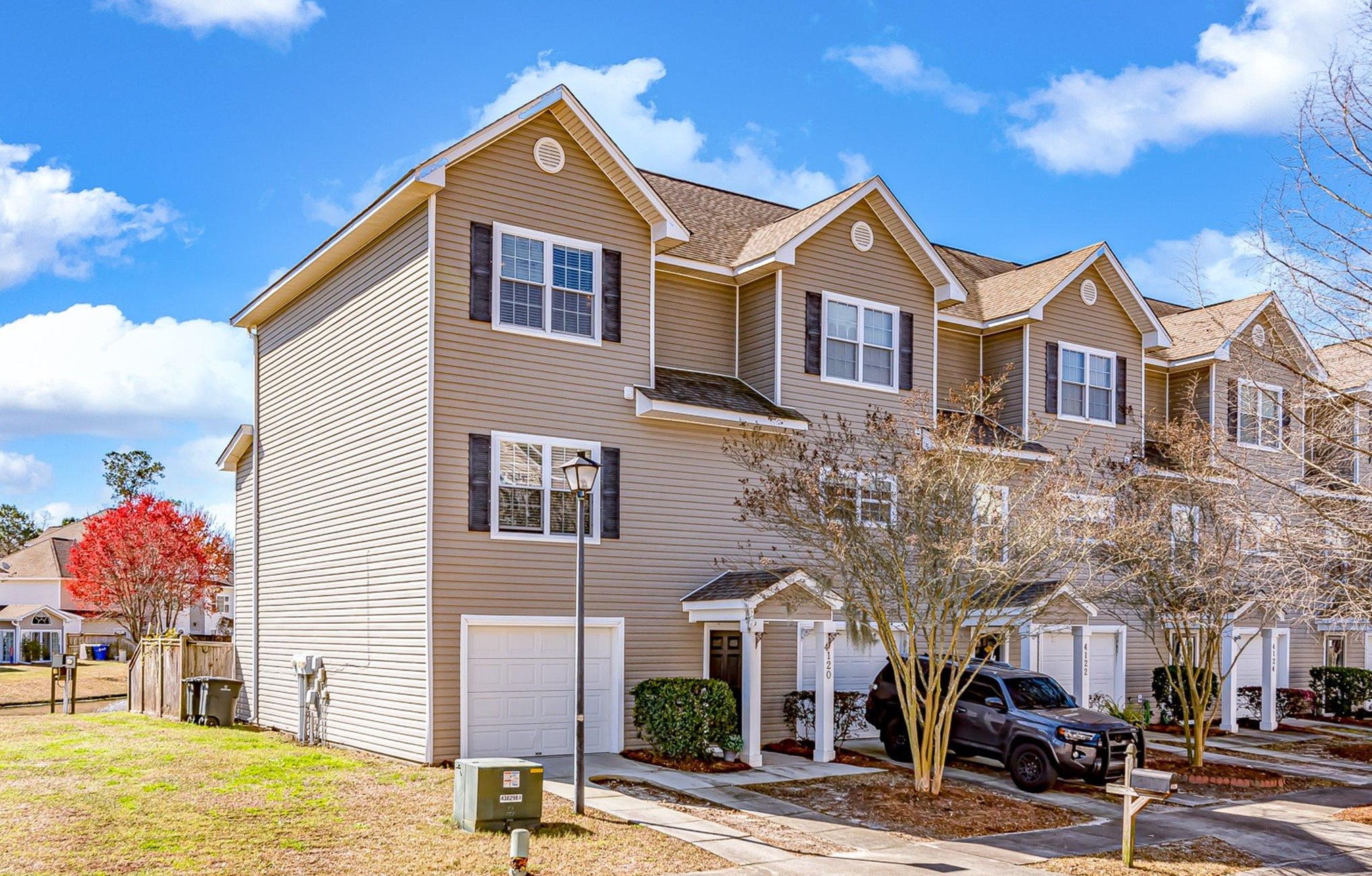 4120 Perrine St, Charleston, SC 29414-6075