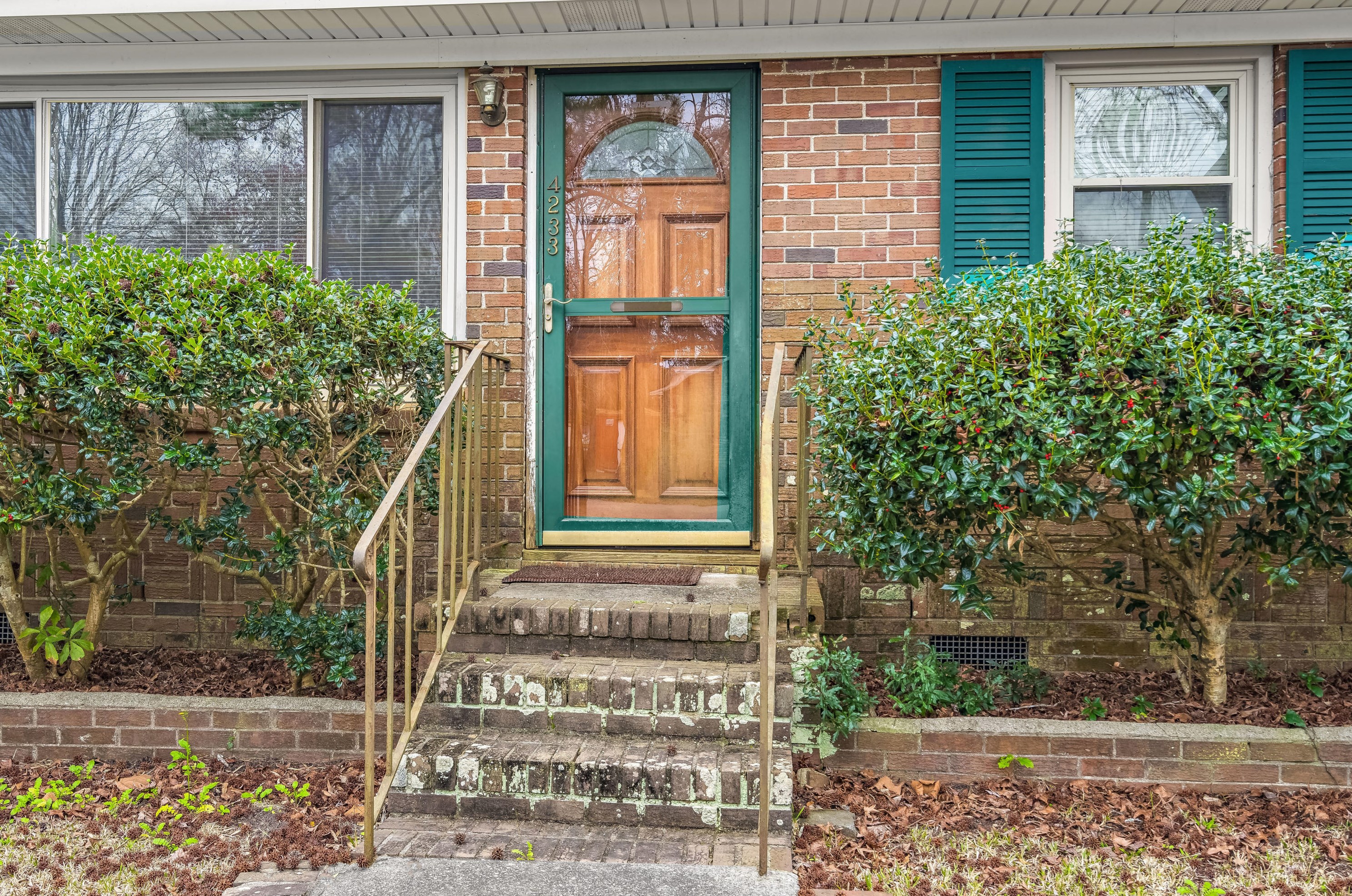 4233 Paramount Dr, Charleston, SC 29405-7238