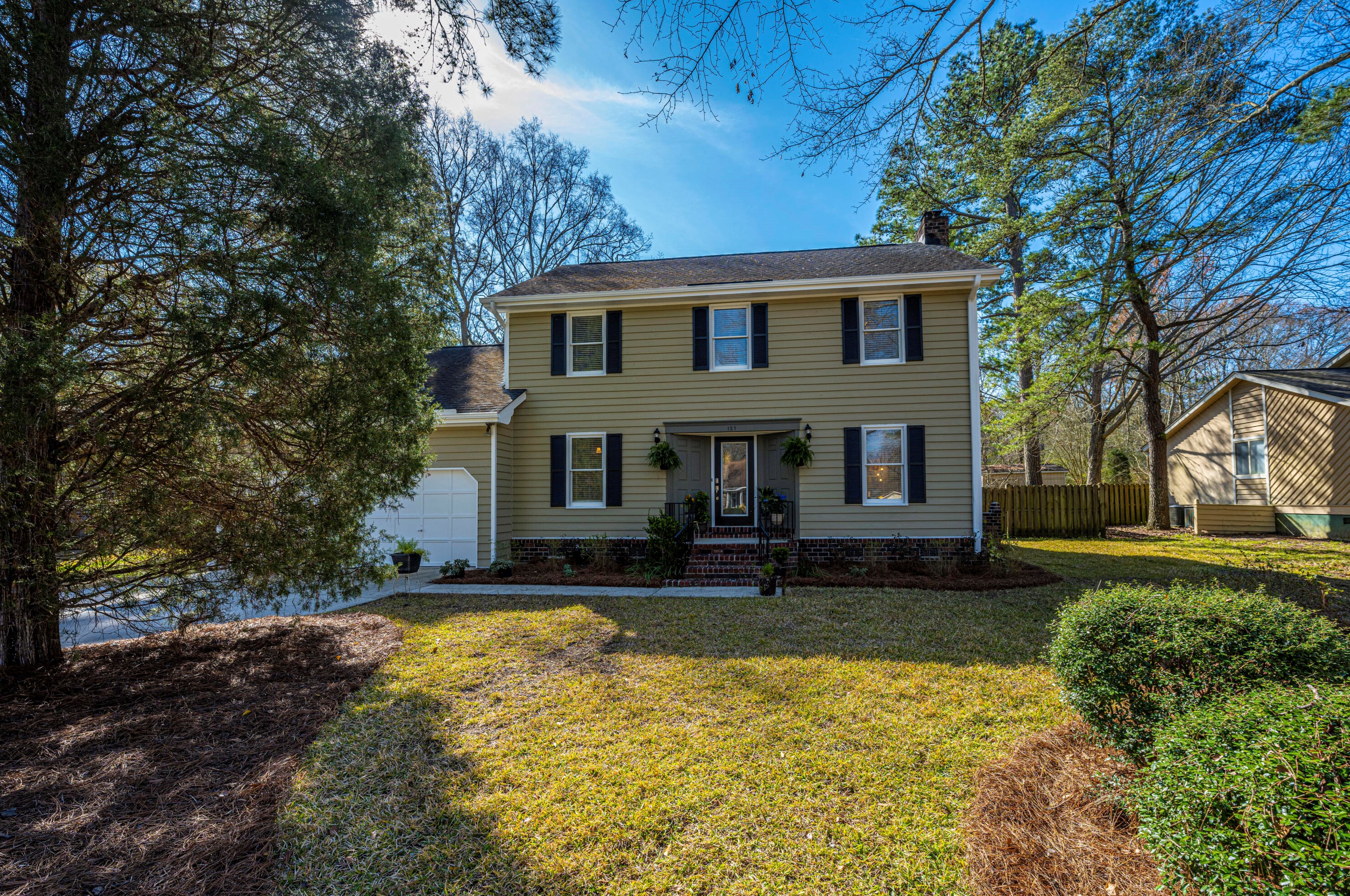 127 Queensbury Cir, Charleston, SC 29445-5525