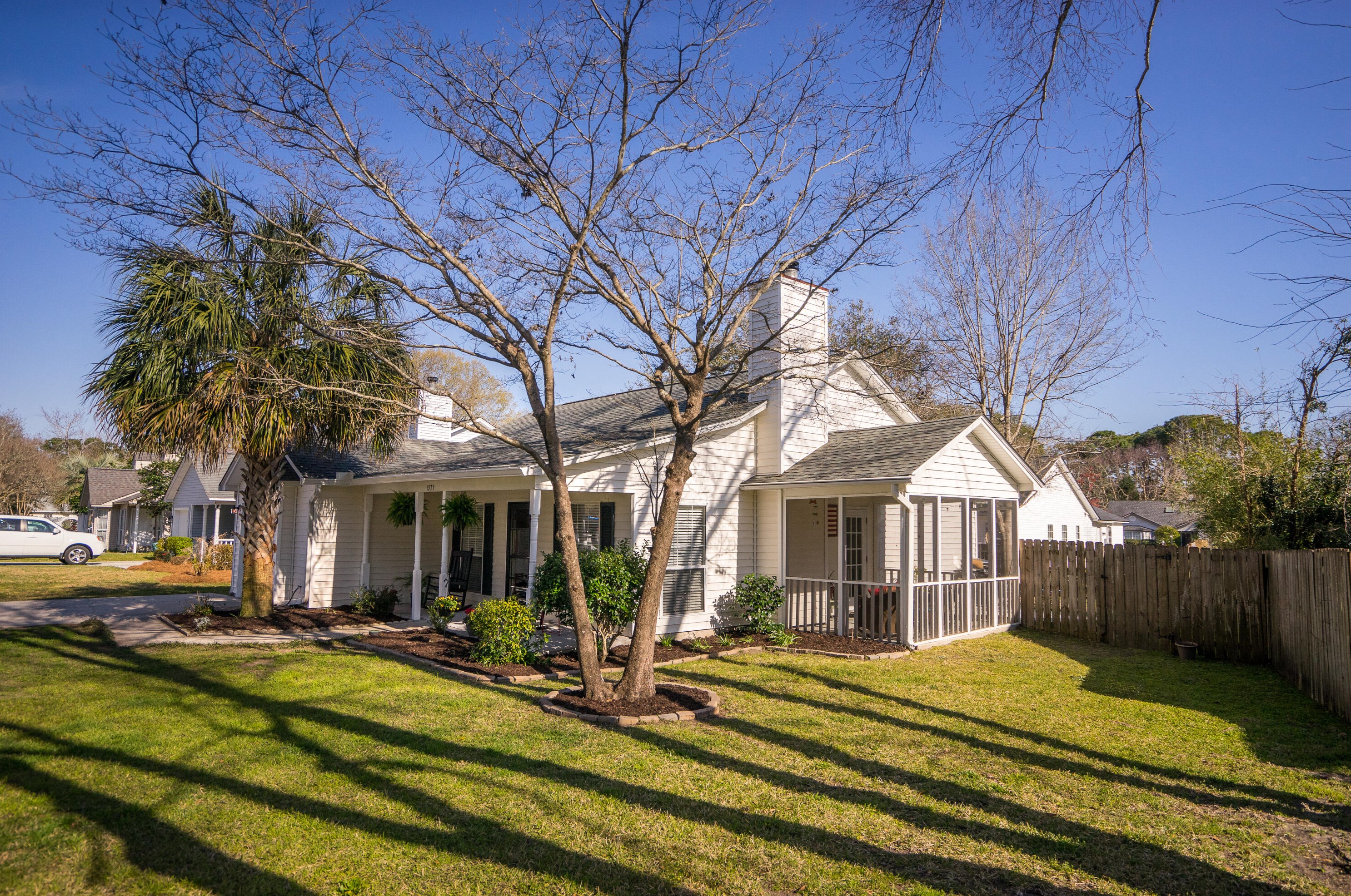 1975 Armory Dr, Mount Pleasant, SC 29466