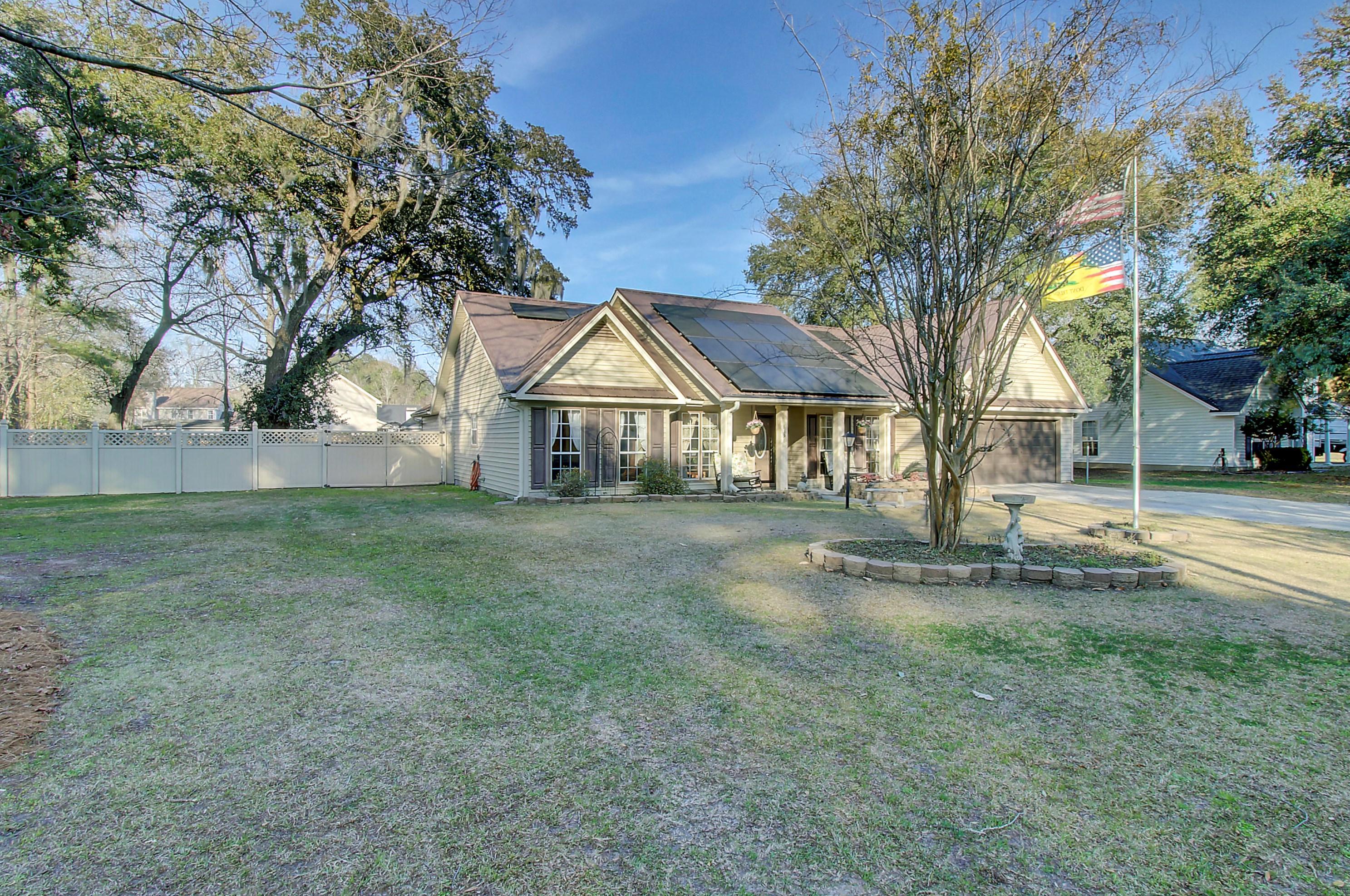 8398 Longridge Rd, Charleston, SC 29418-2711