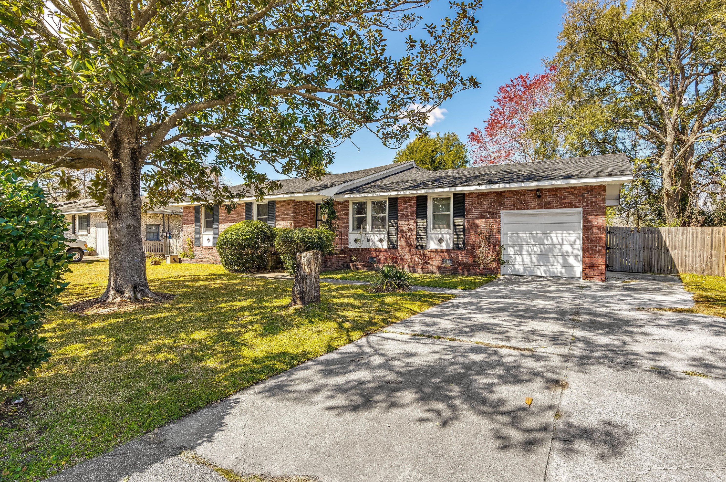 18 Bossis Dr, Charleston, SC 29407-6510