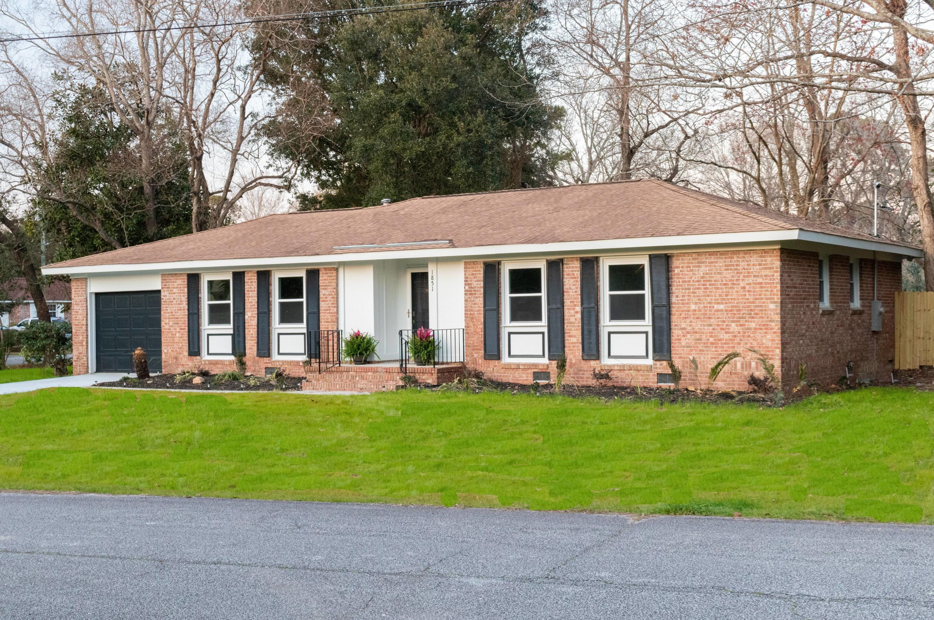 1851 Gippy Ln, Charleston, SC 29407-3011