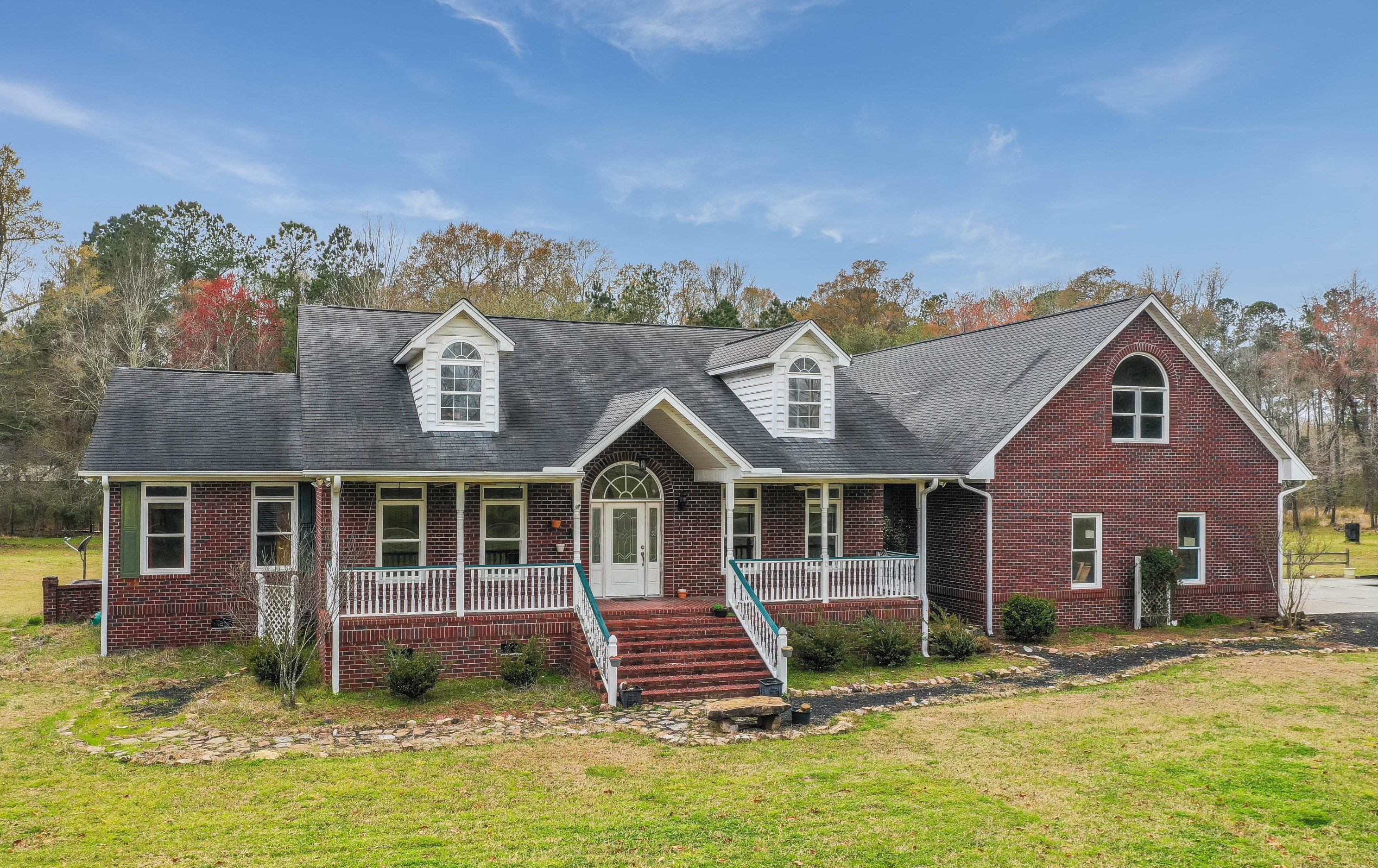 135 Brant Acres Ln, Bonneau, SC 29431