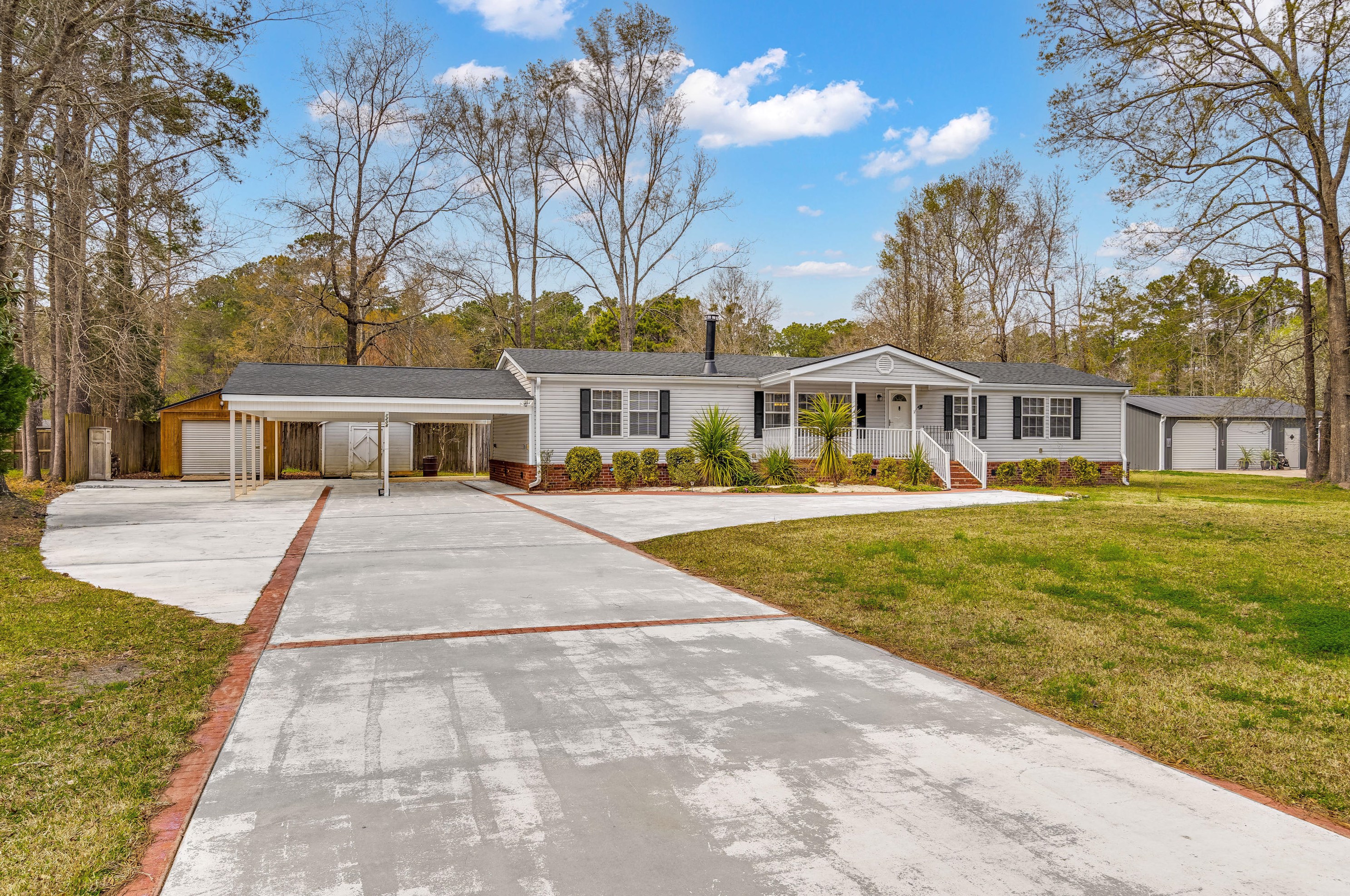 1208 Azalea Dr, Summerville, SC 29483-4658