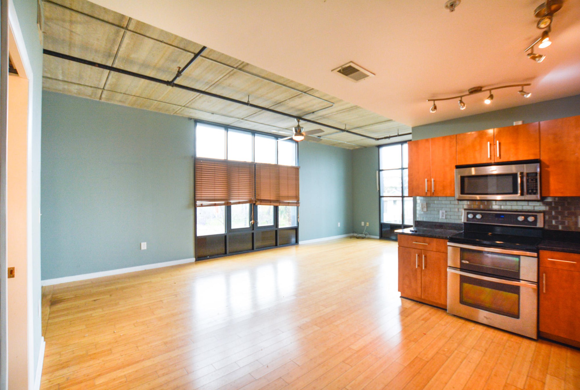 1 Cool Blow St Apt 326, Charleston, SC 29403
