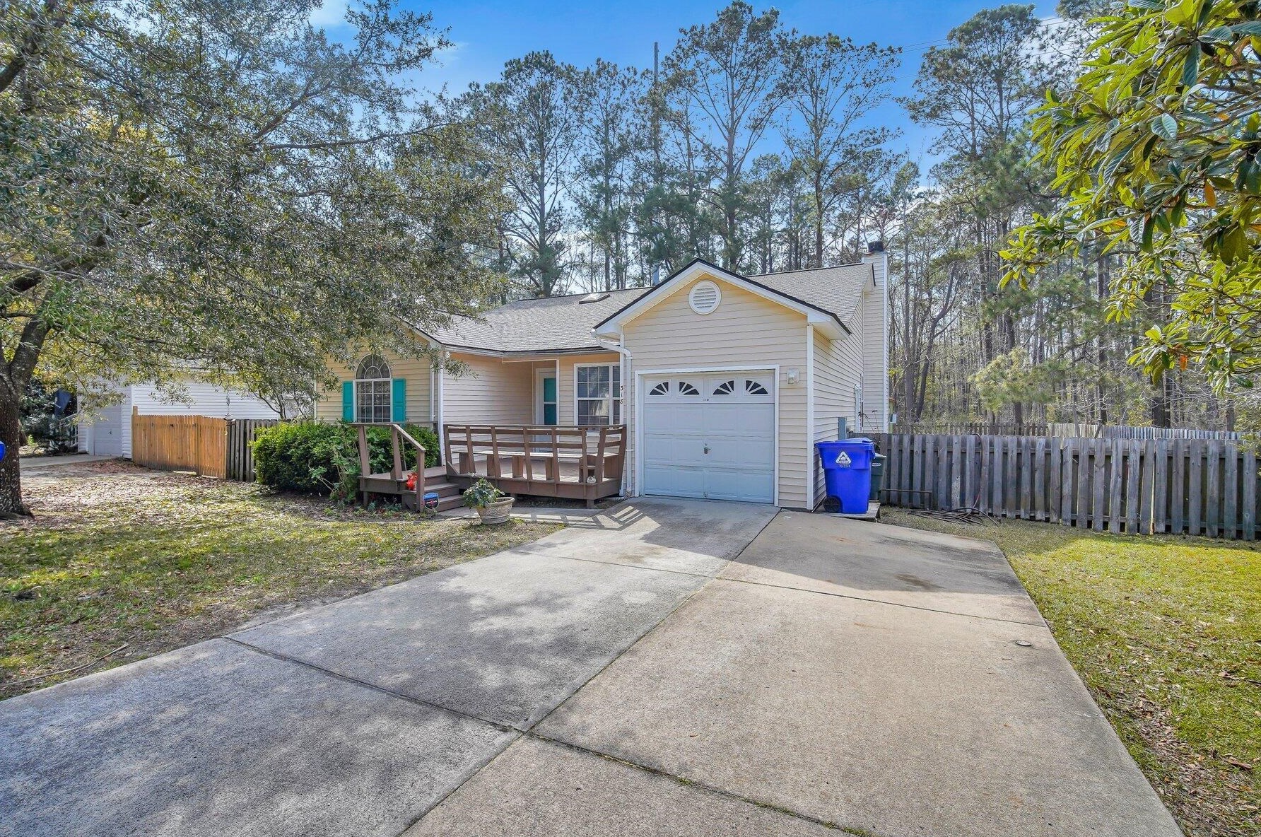 318 Stefan Dr, Charleston, SC 29412-2482