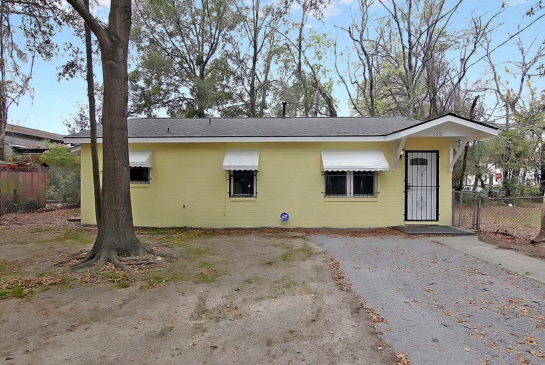 1910 Grayson St, Charleston, SC 29405-7828
