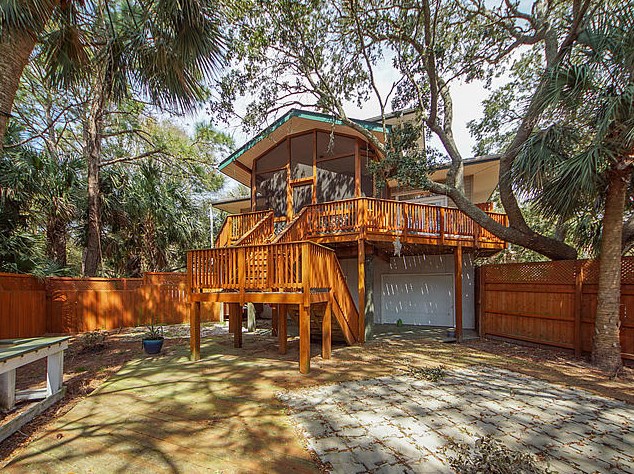 1641 Oak Island Dr, Charleston SC  29412-9519 exterior