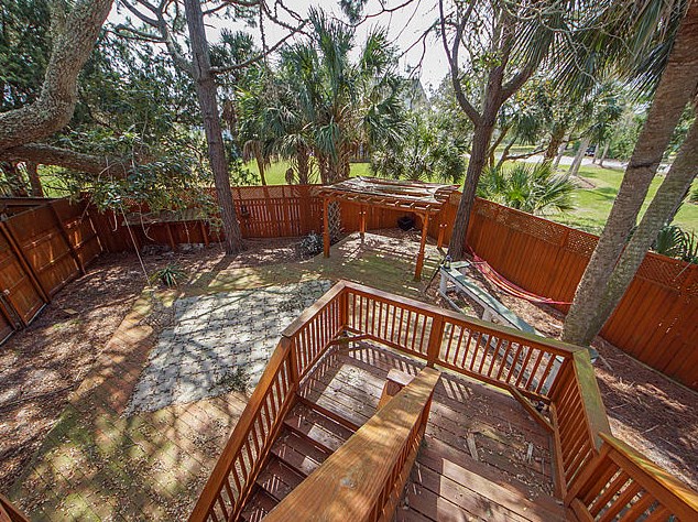 1641 Oak Island Dr, Charleston SC  29412-9519 exterior