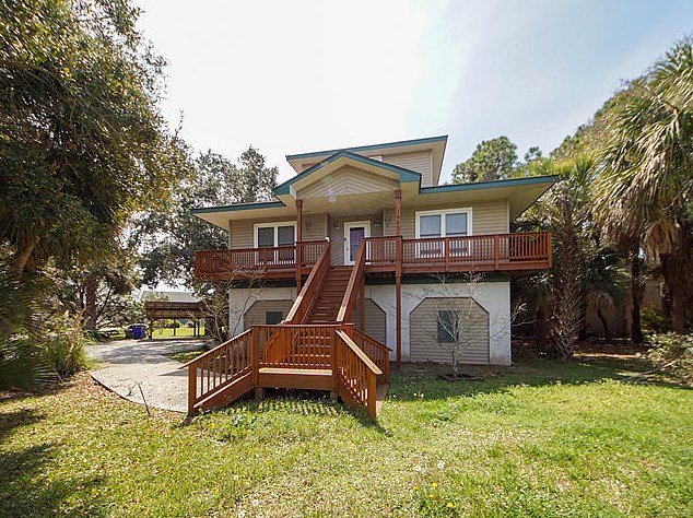 1641 Oak Island Dr, Charleston SC  29412-9519 exterior