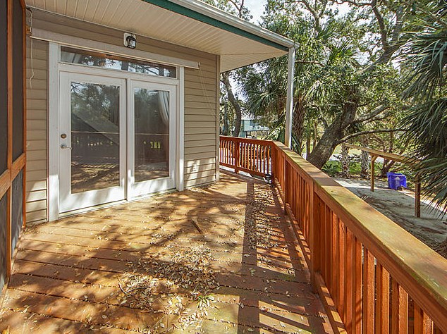 1641 Oak Island Dr, Charleston SC  29412-9519 exterior