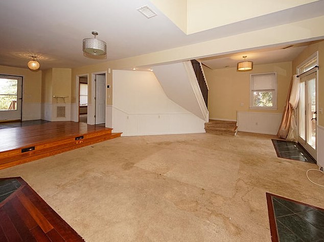 1641 Oak Island Dr, Charleston SC  29412-9519 exterior