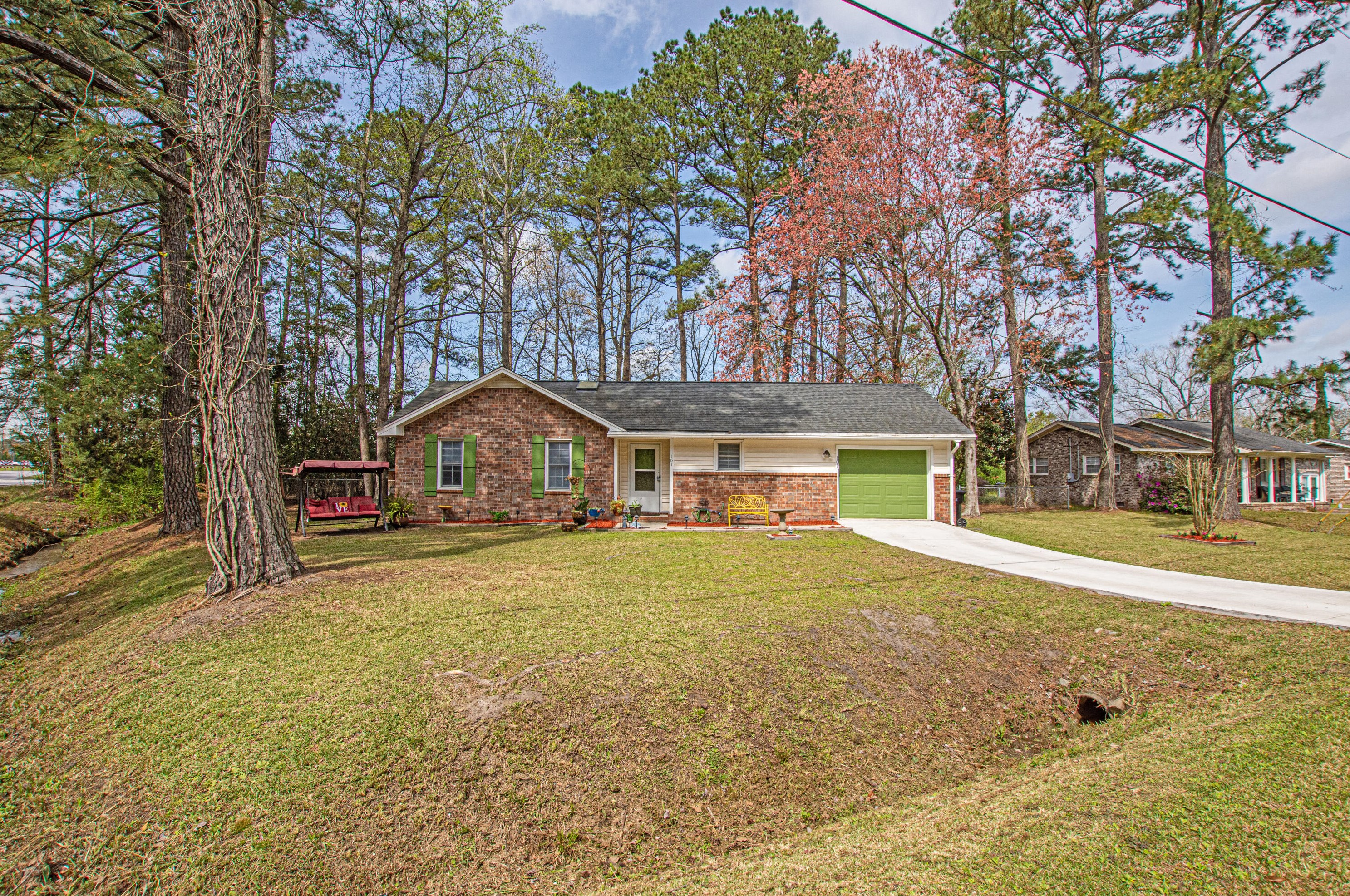 101 Wisteria Rd, Charleston, SC 29445-3405