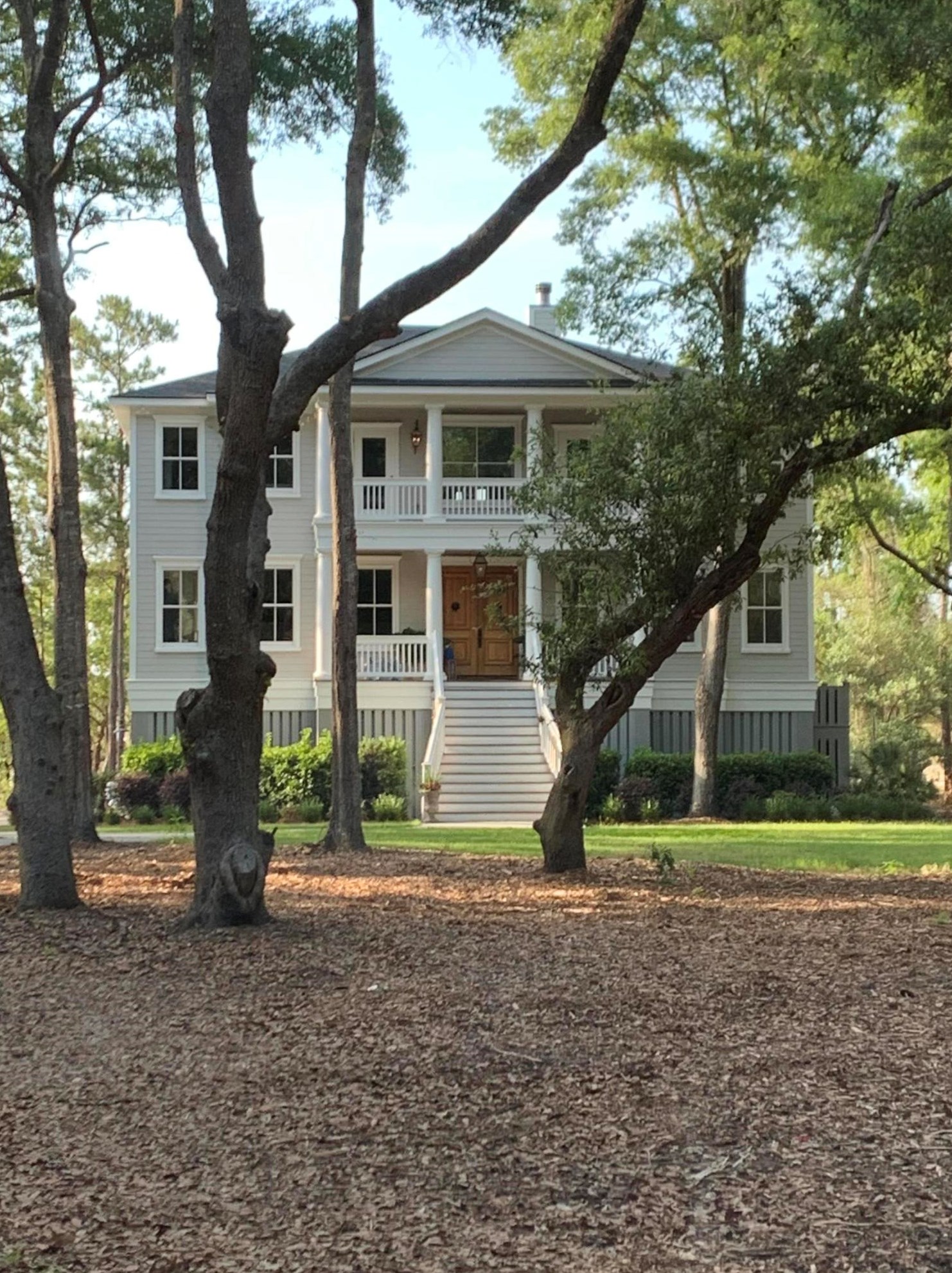 584 Parrot Point Dr, Charleston, SC 29412-8983